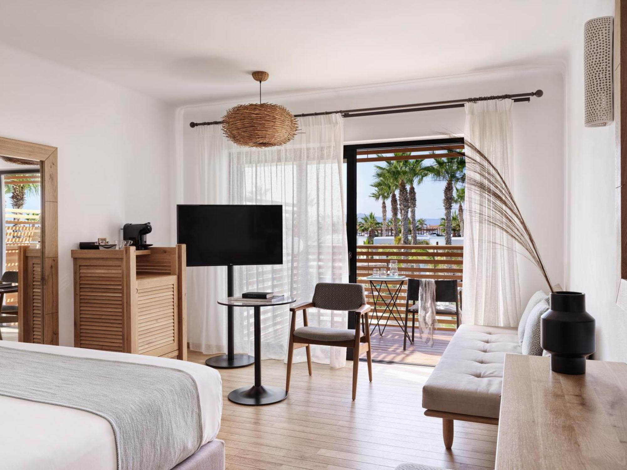 Luxuriöses Doppelzimmer mit Poolblick