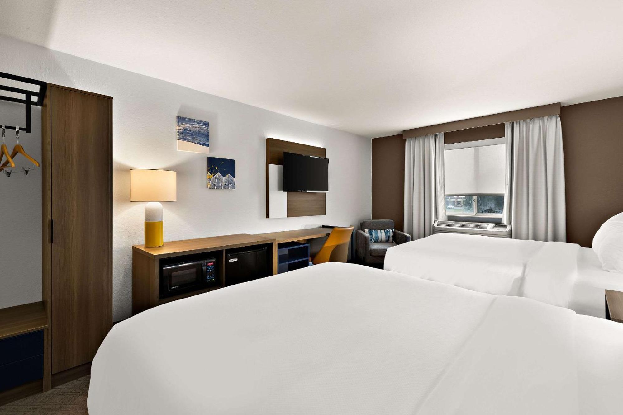 Queen Room with Two Queen Beds - Accessible/Non-Smoking