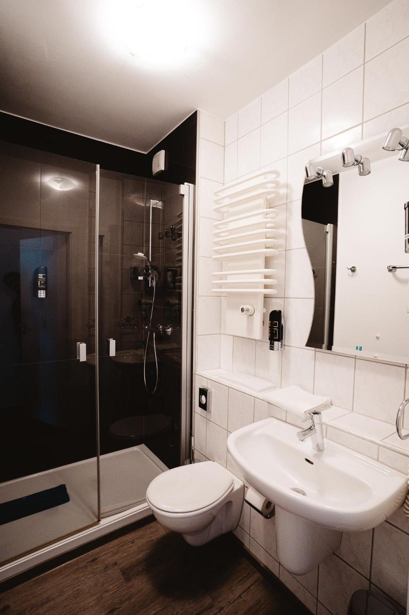 Standard Single Room,1522657756:JPEG