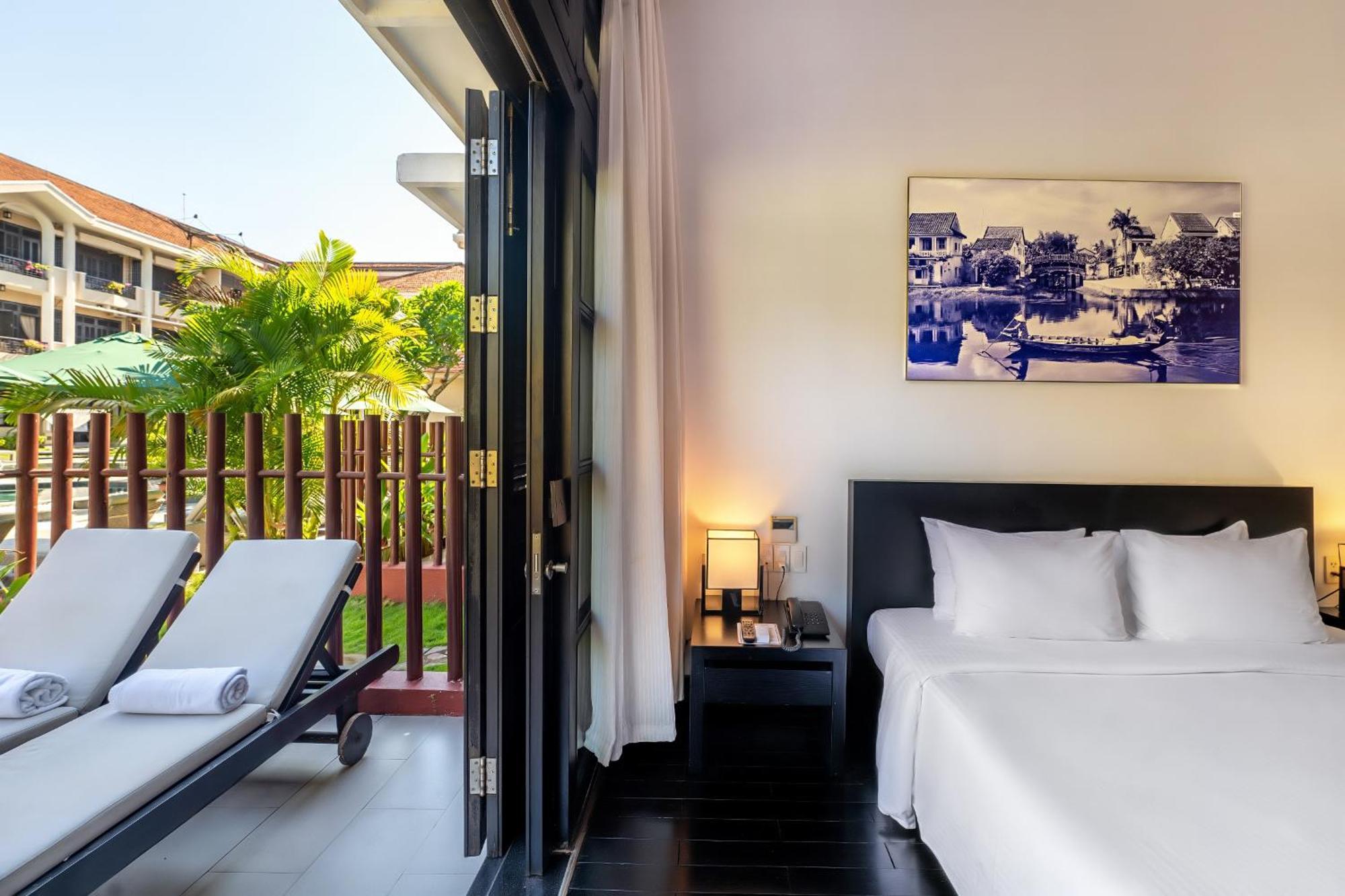 Suite Junior con vistas a la piscina/jardín