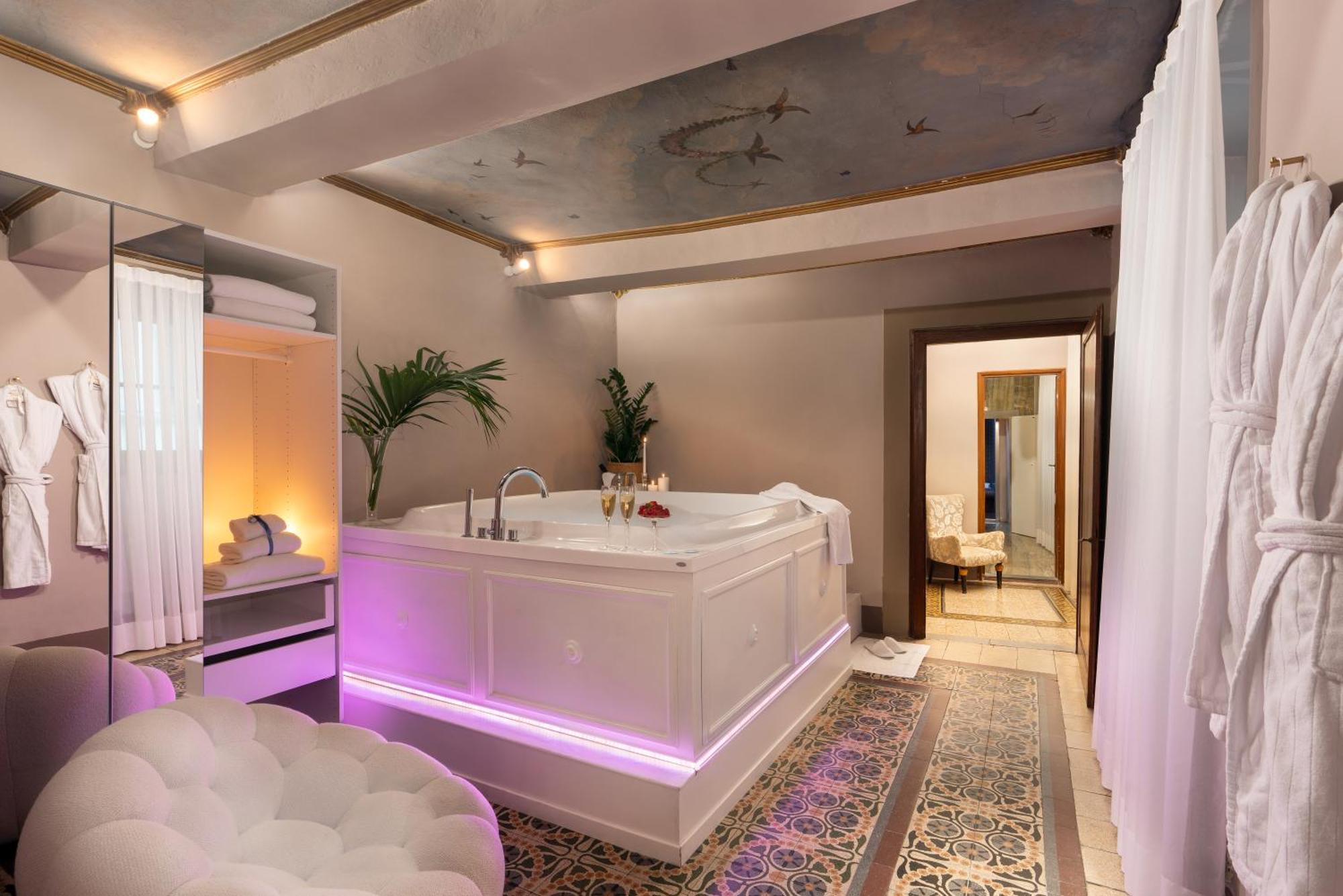 Suite Queen com Banheira de Hidromassagem