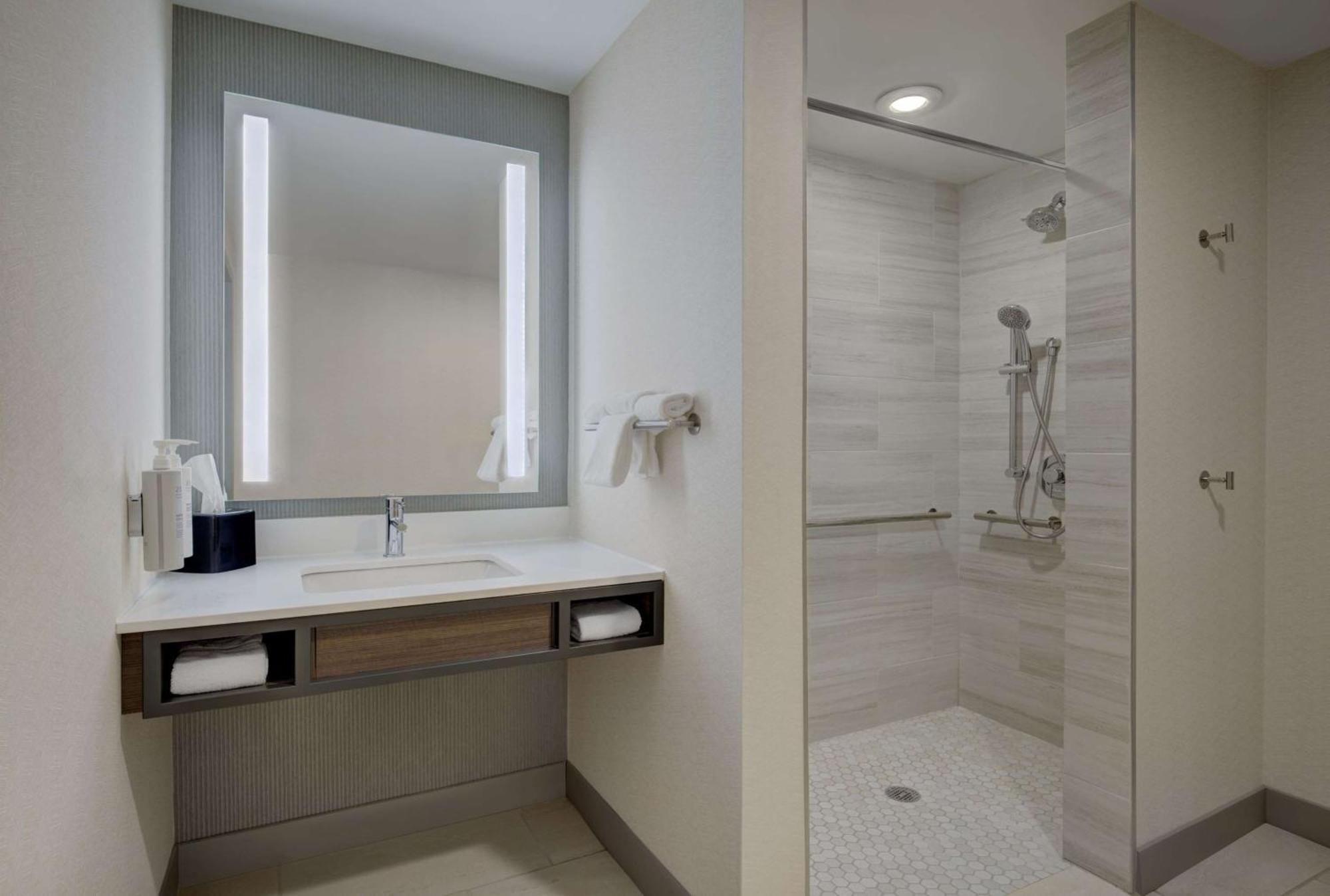 Queen Room with Two Queen Beds and Roll-In Shower - Mobility Access