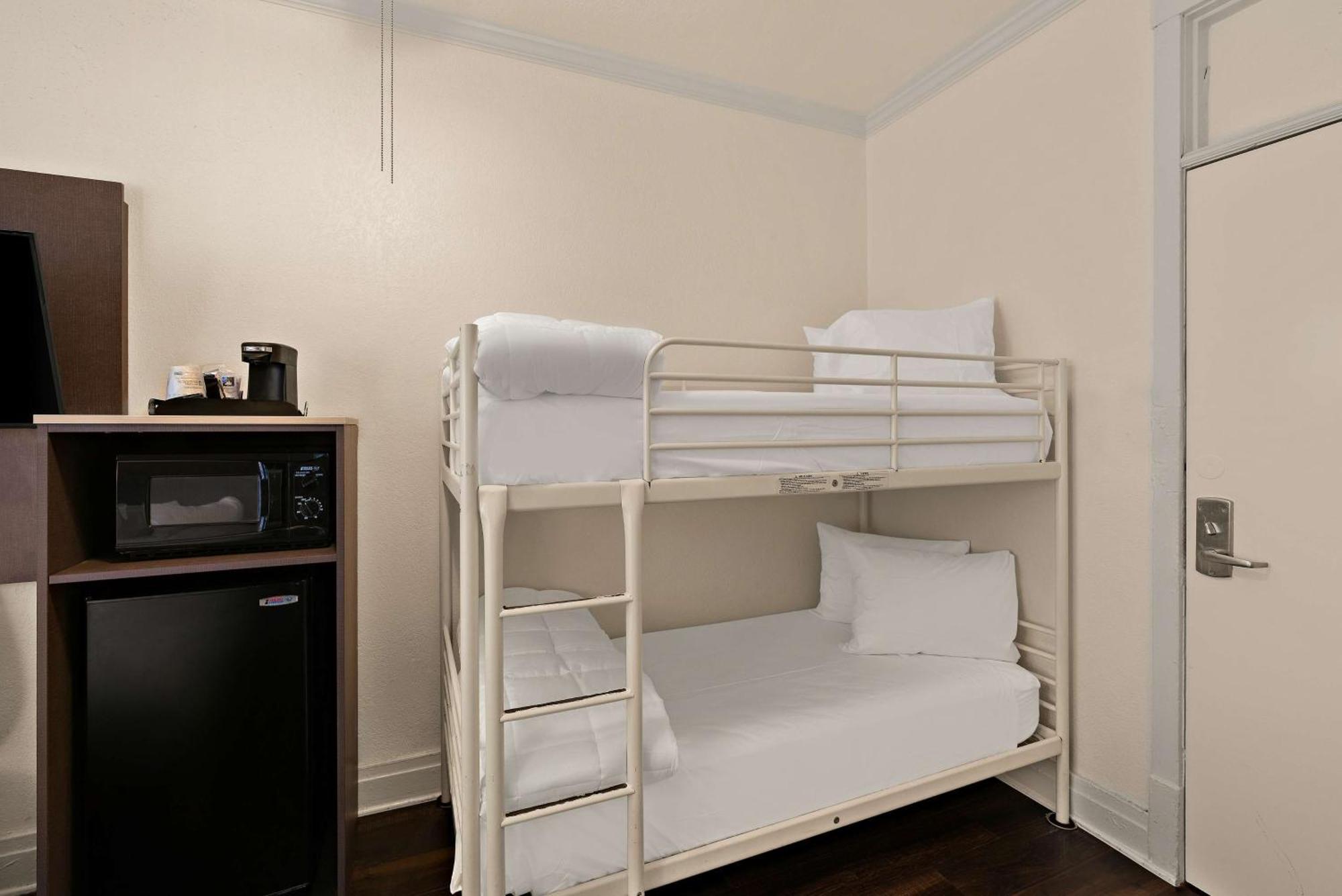 Queen Room Bunk Bed Non-Smoking,1529546068:JPEG