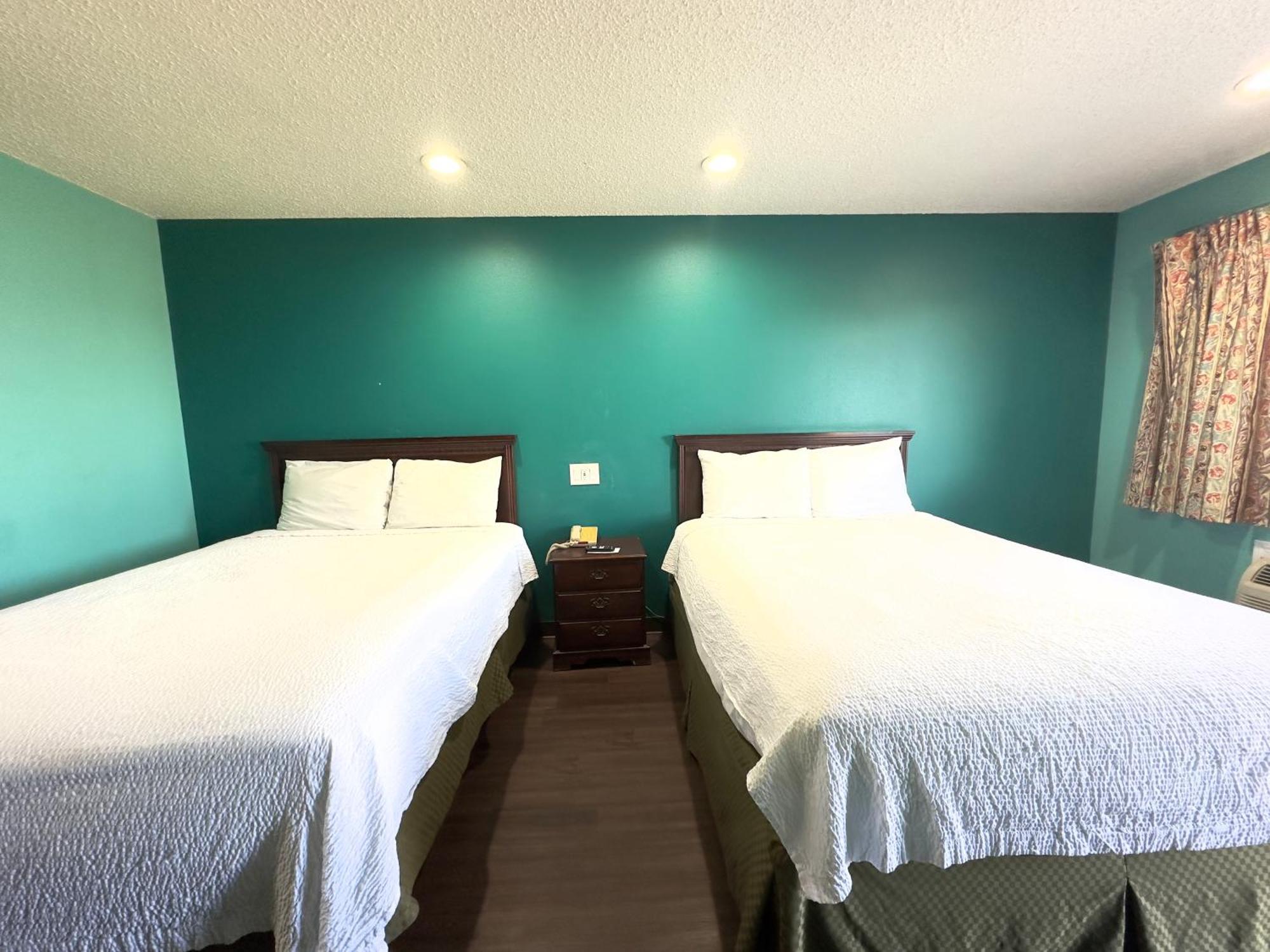 Deluxe Queen Room