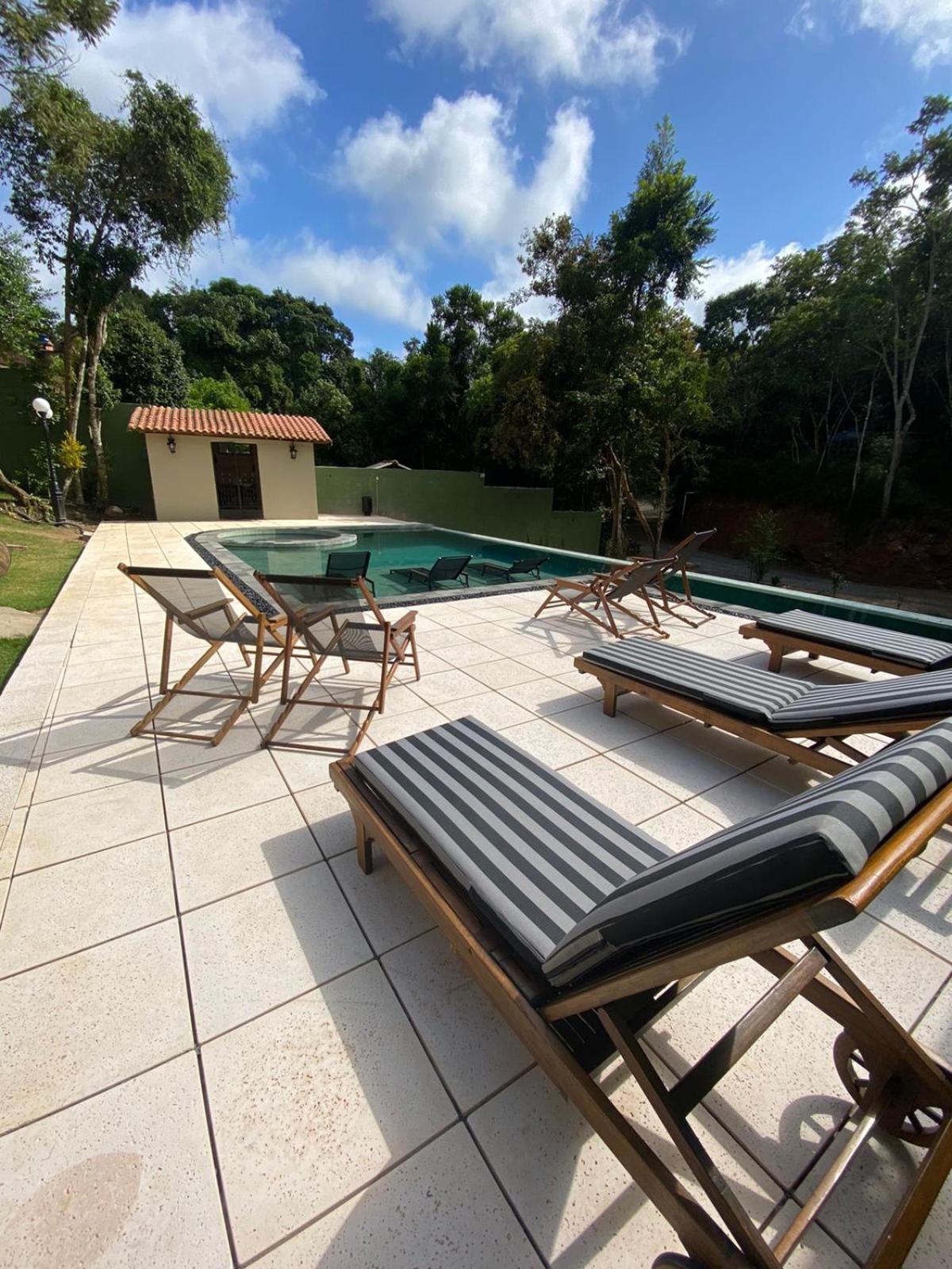 Quarto com Cama de Casal ou 2 de Solteiro e Vista do Jardim