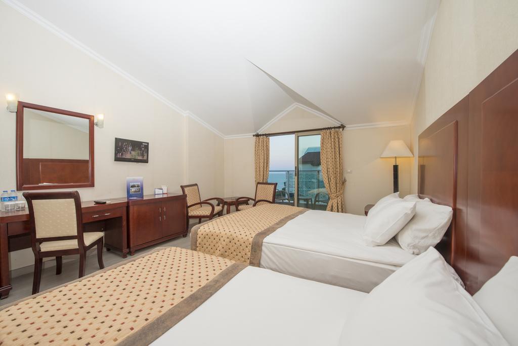 Chambre Simple avec Toilettes et Douche Communes