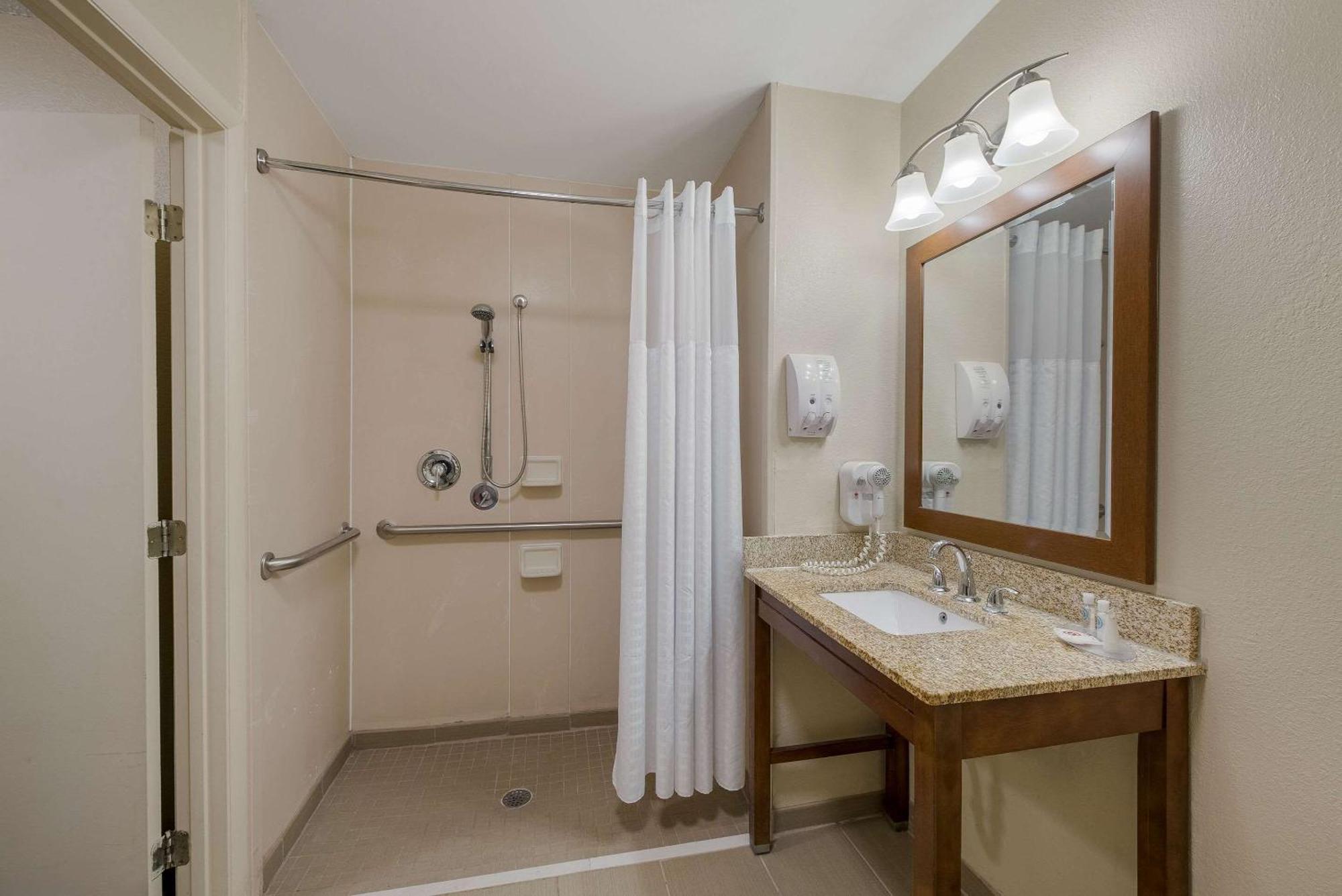 King Room - Accessible/Non-Smoking