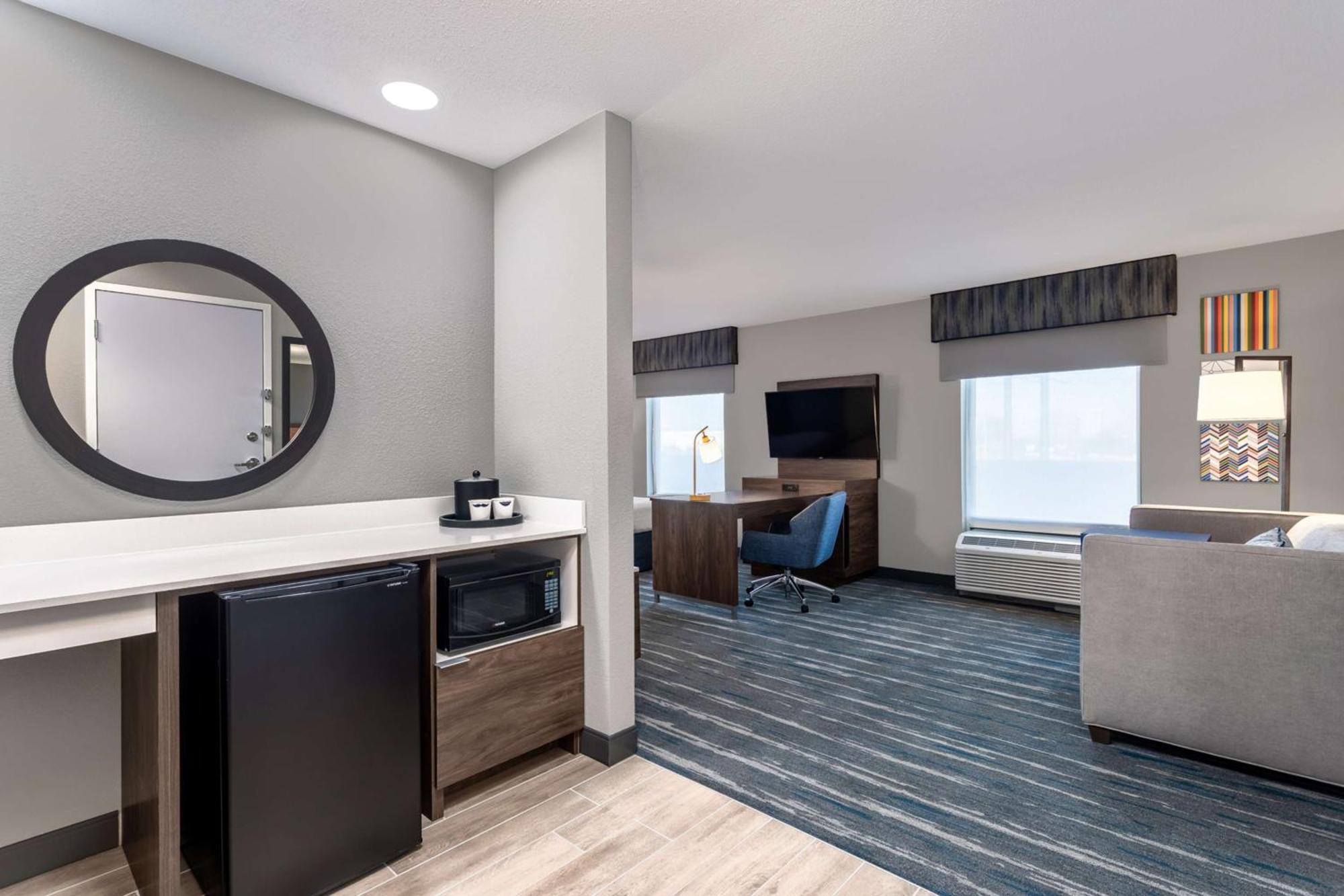Queen Studio Suite with Two Queen Beds - Non-Smoking