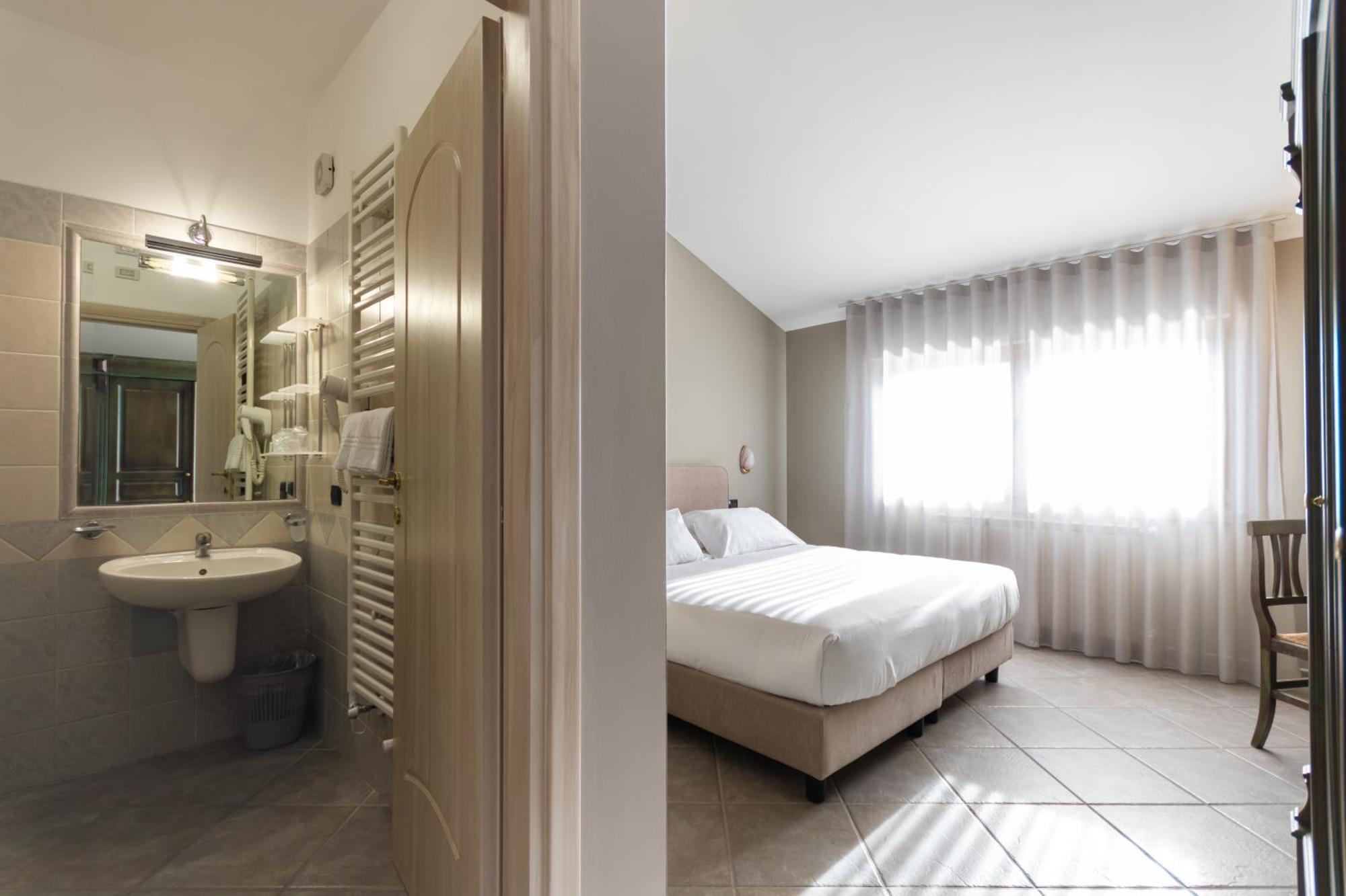 Double Room with Lake View,1589483665:JPEG