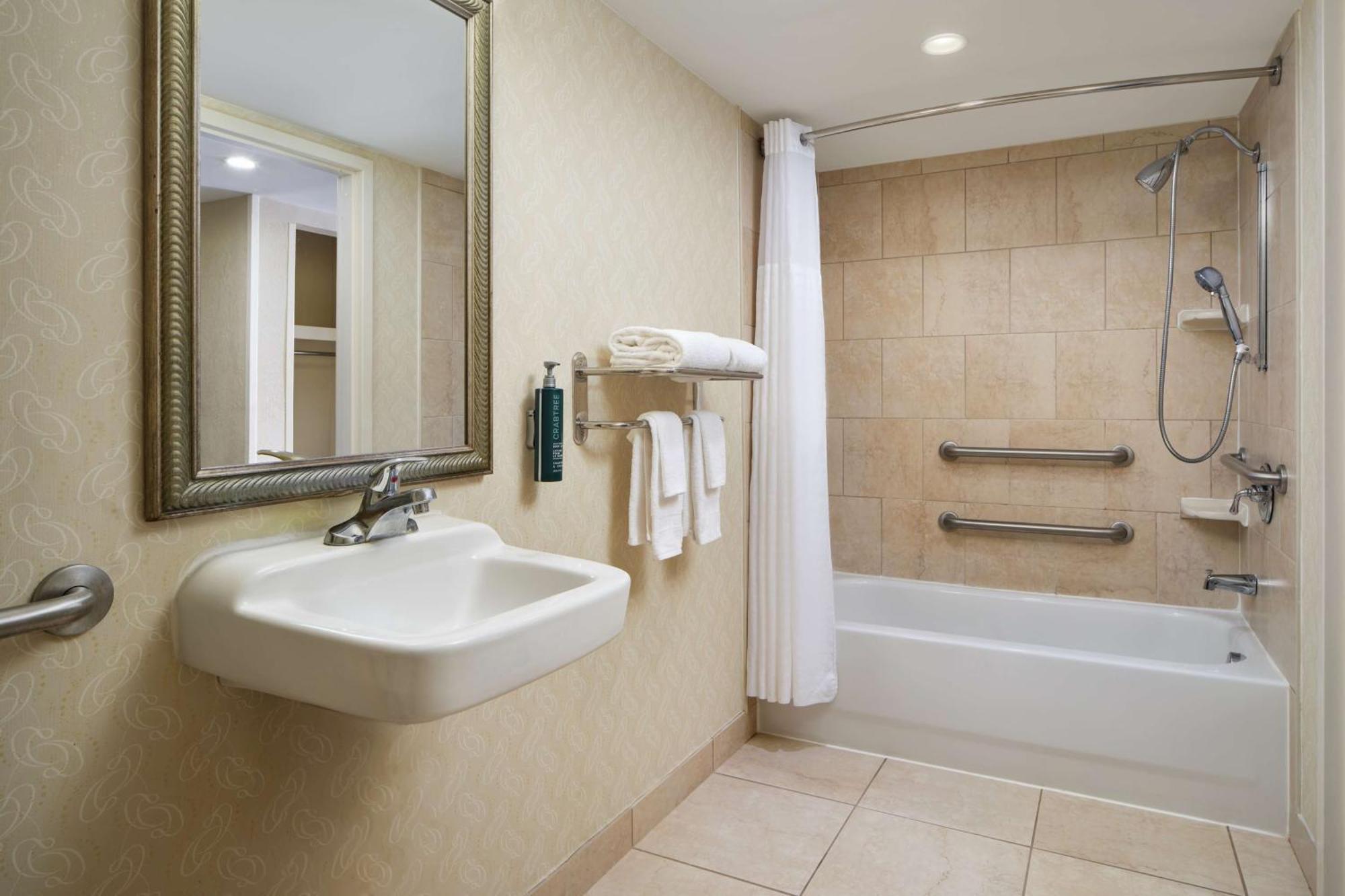 King Room Accessible Tub - Mobility Access/Non-Smoking,1534452382:JPEG