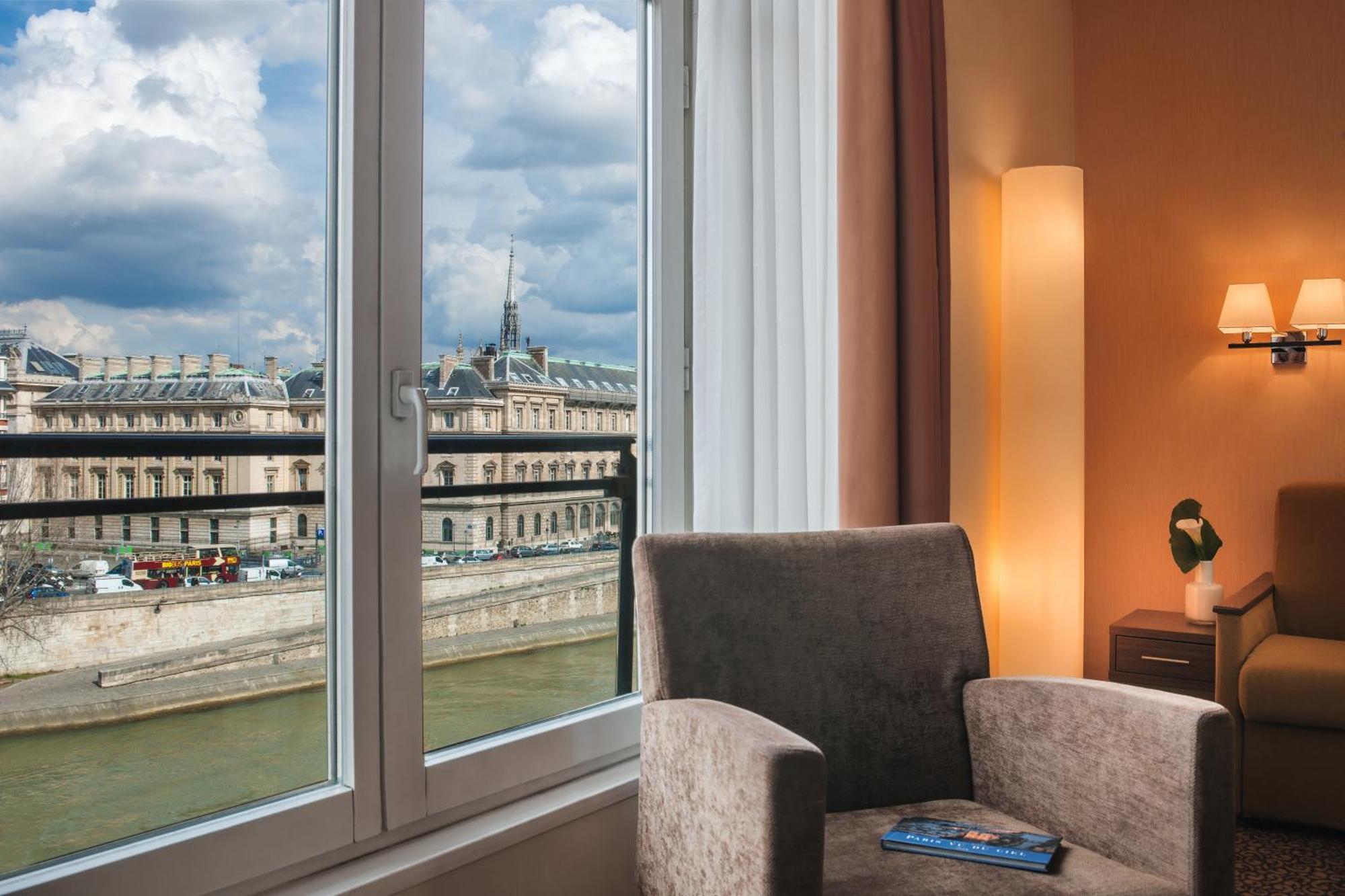 One-Bedroom Appartment with Seine River View,1208637244:JPEG