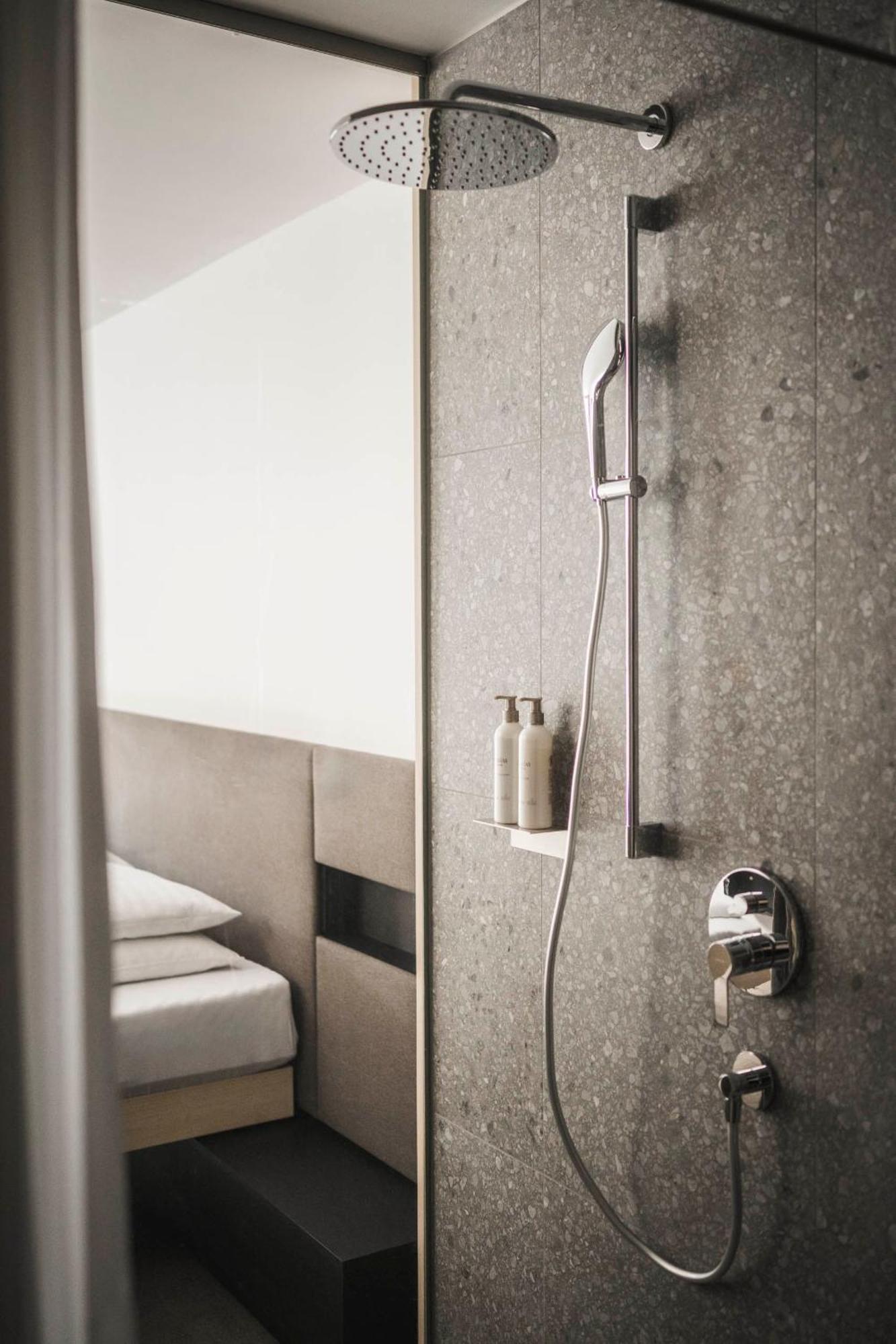 Premium Double Room with Balcony,1534609261:JPEG