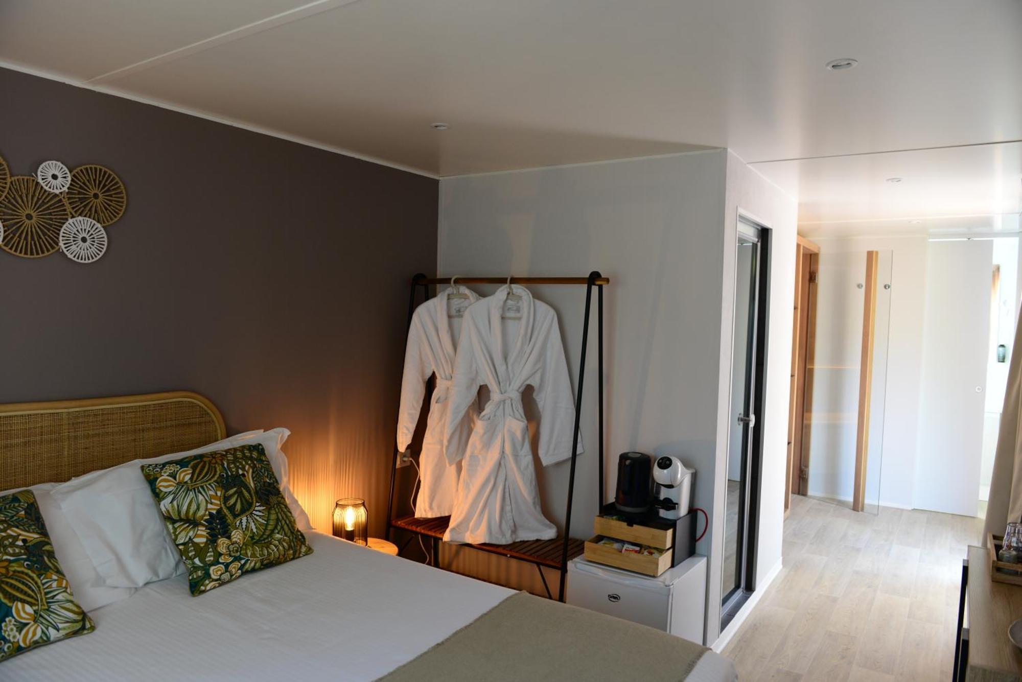 Queen Room with Spa Bath,1536954352:JPEG