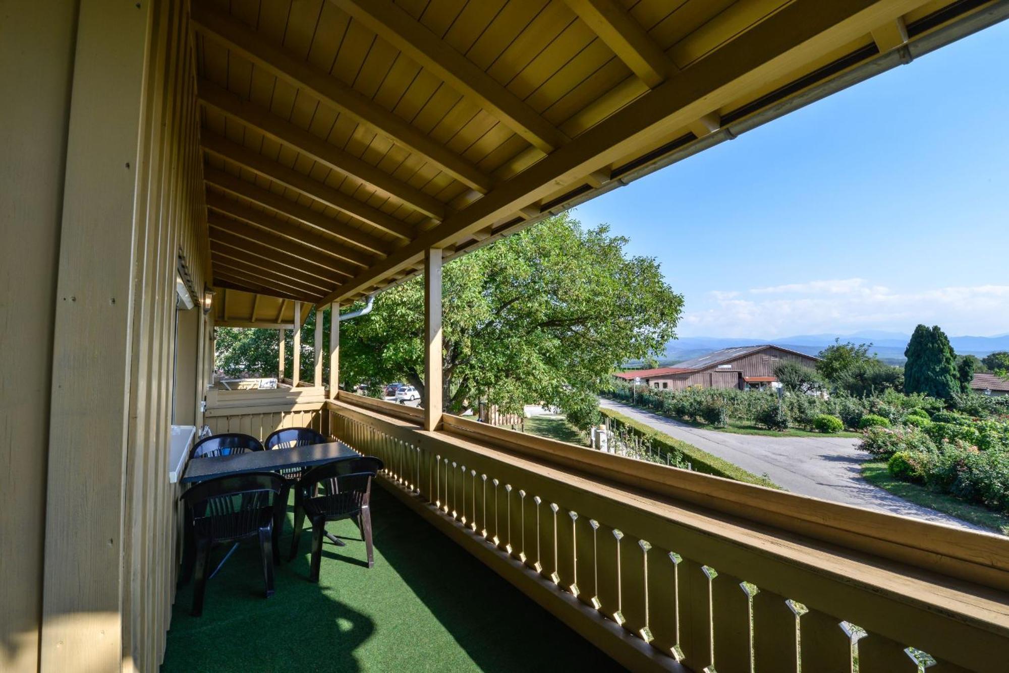 Apartment mit Aussicht und Balkon