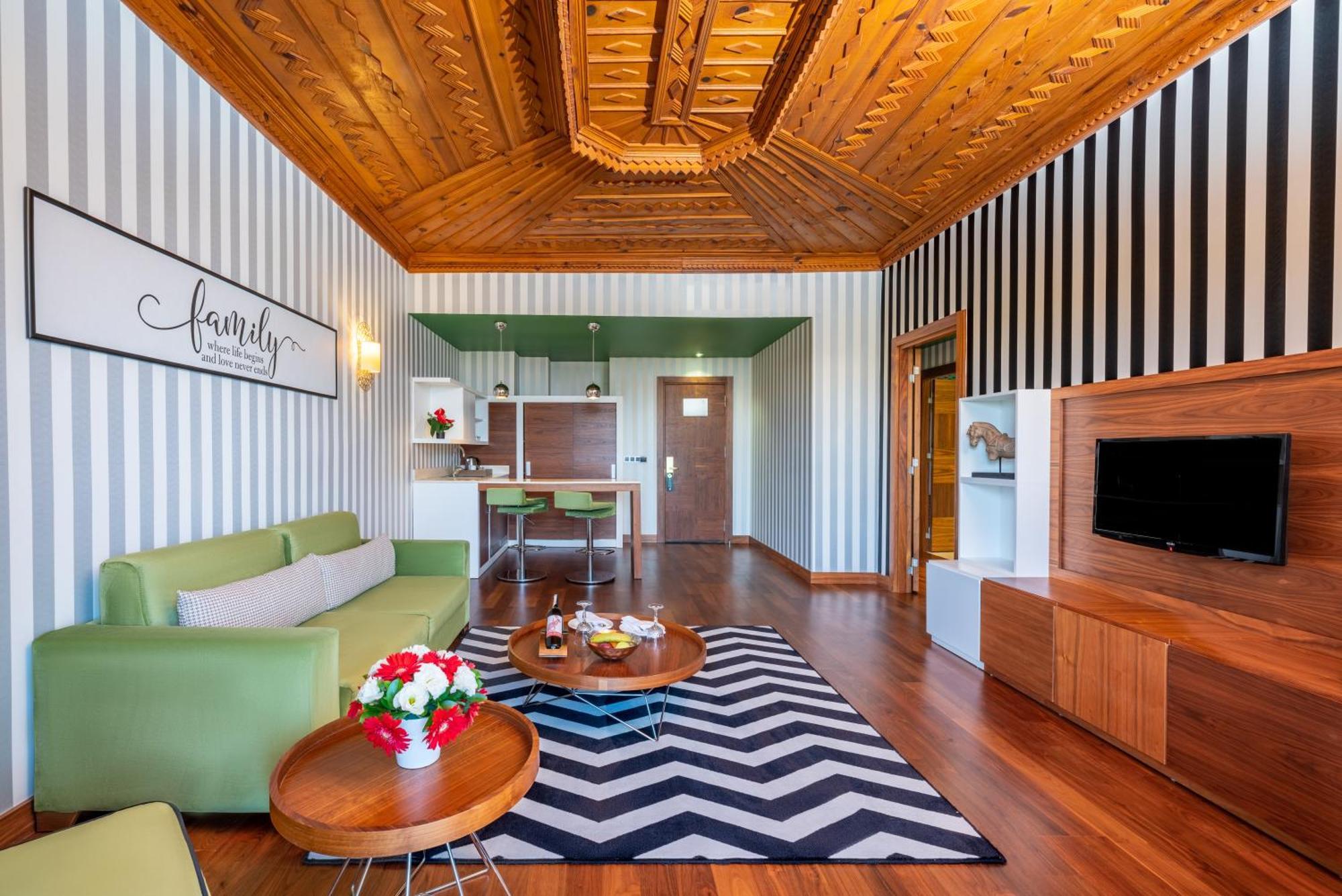 Suite,1537302460:JPEG