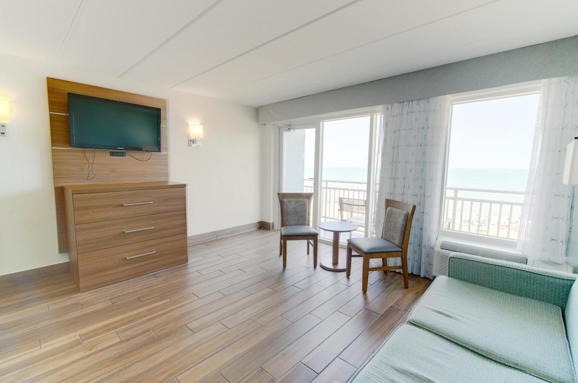 Oceanfront Suite Lower Floor