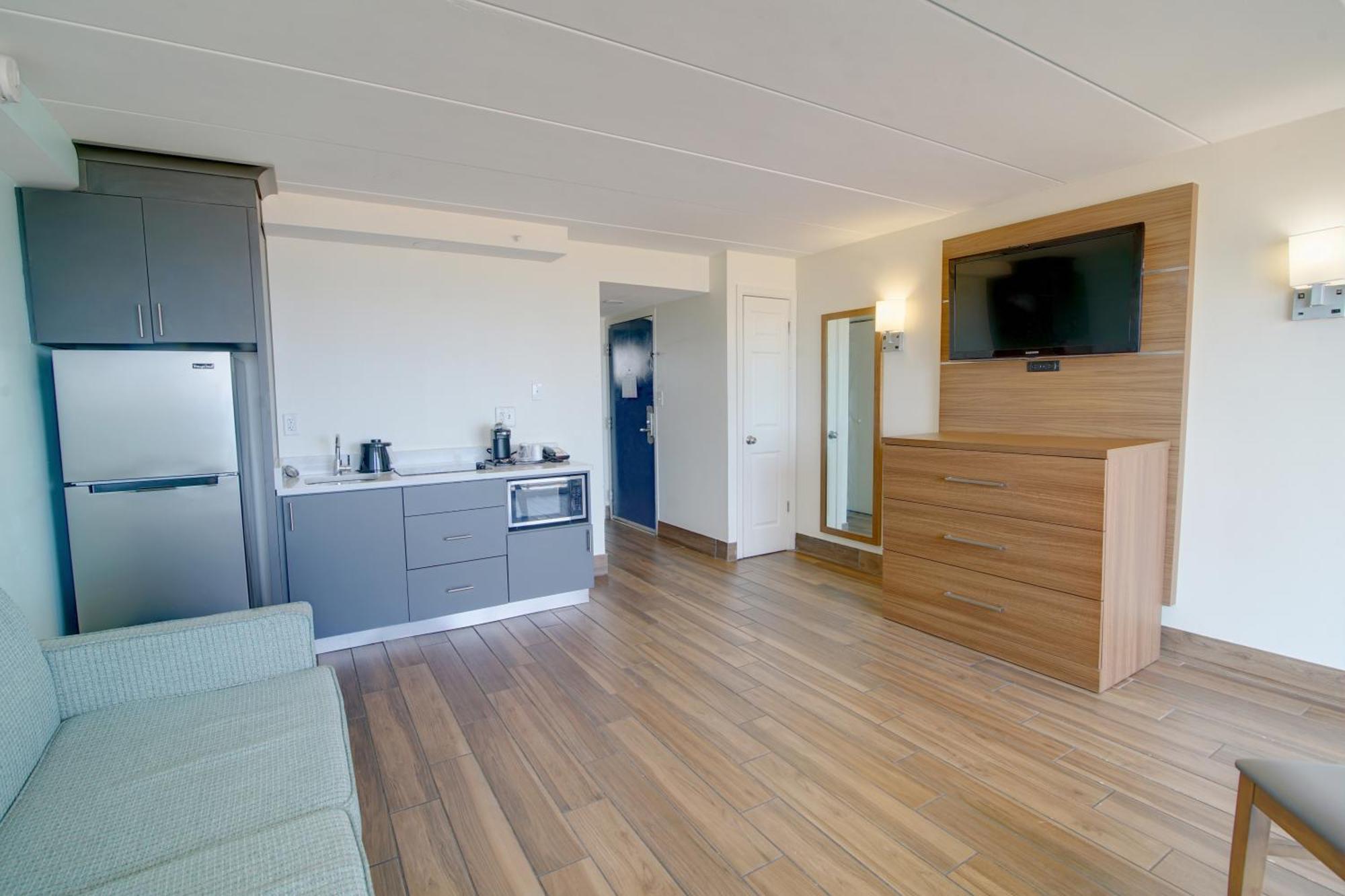 Oceanfront Suite Lower Floor
