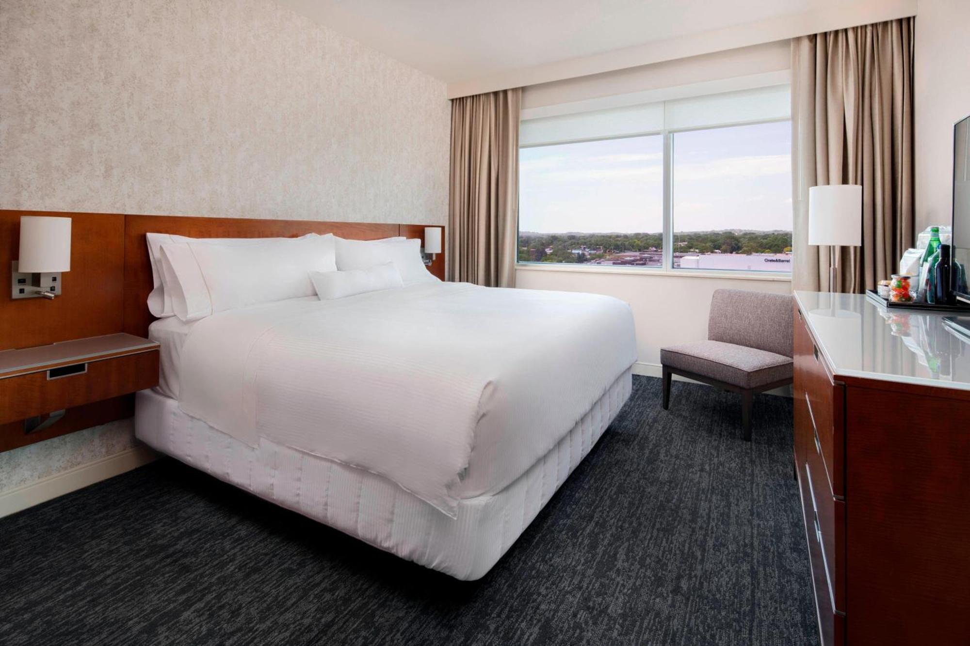 Club, Suite, 1 King