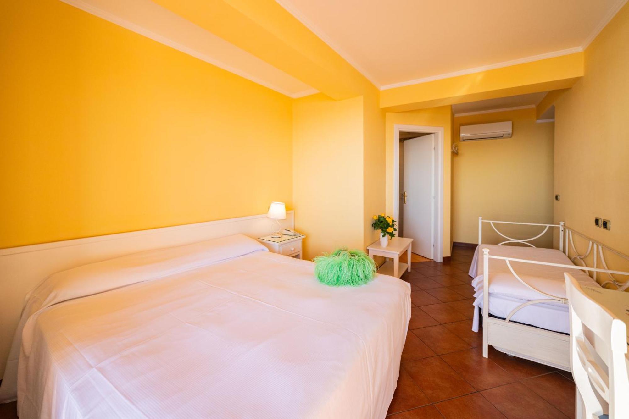 Deluxe Triple Room with Sea View,1538116321:JPEG
