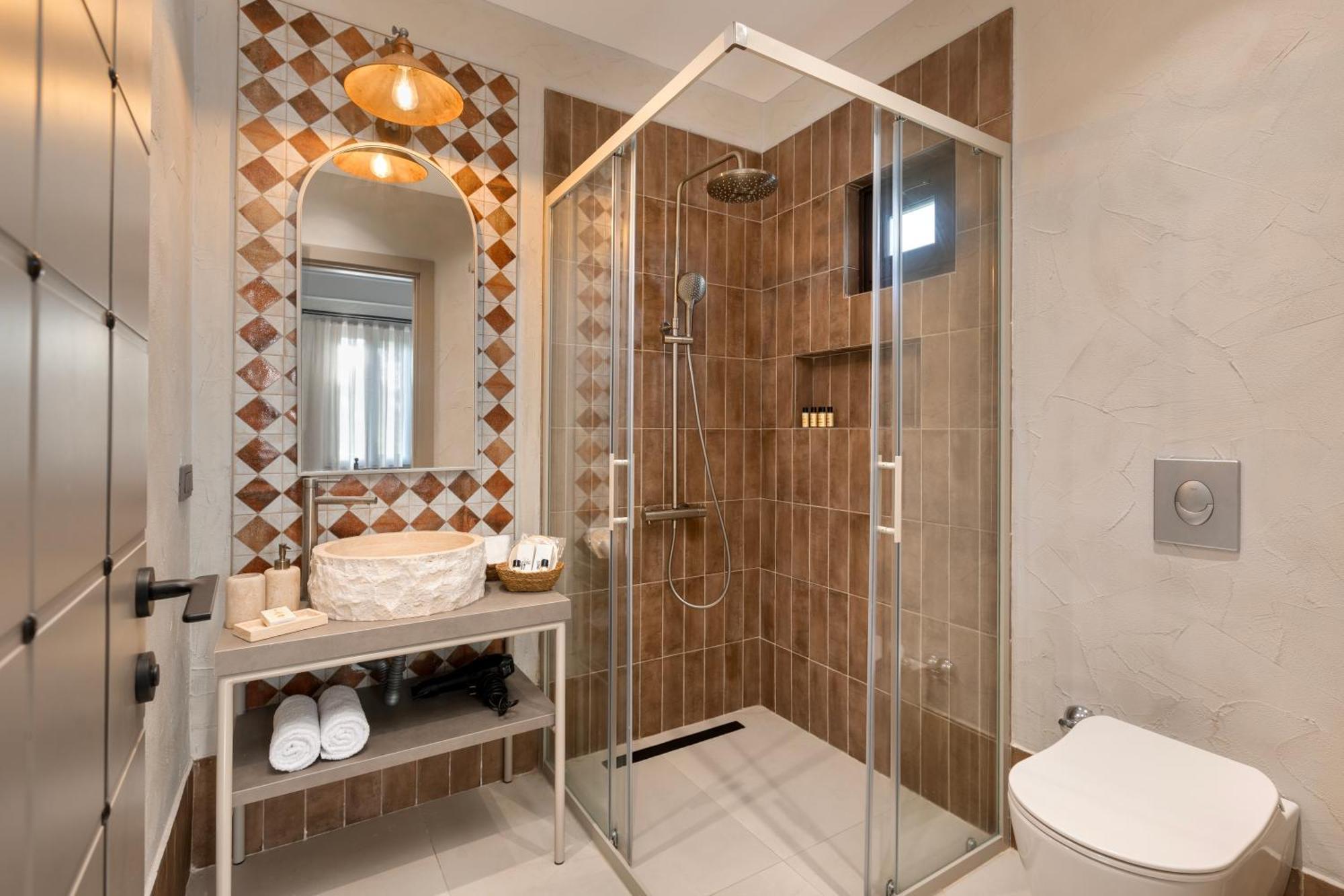 Suite Room with Bathtub,1538925403:JPEG