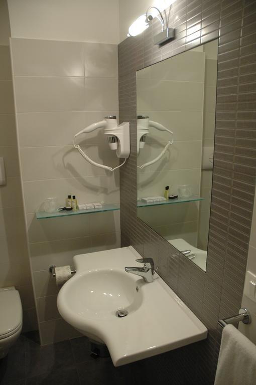 Camera Doppia con Letti Singoli con Bagno