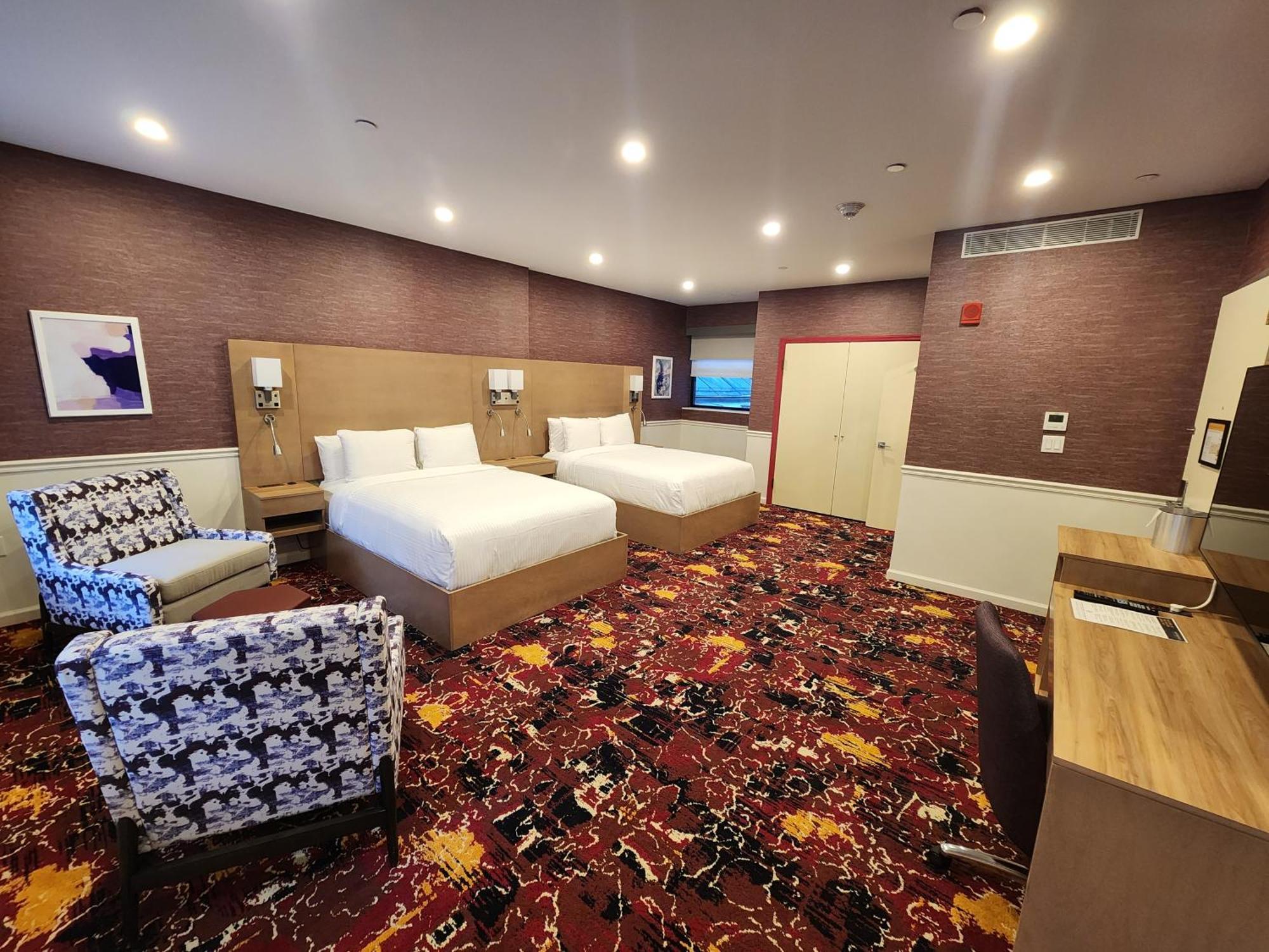 One Room Suite with Two Queen Beds and City View,1539045850:JPEG