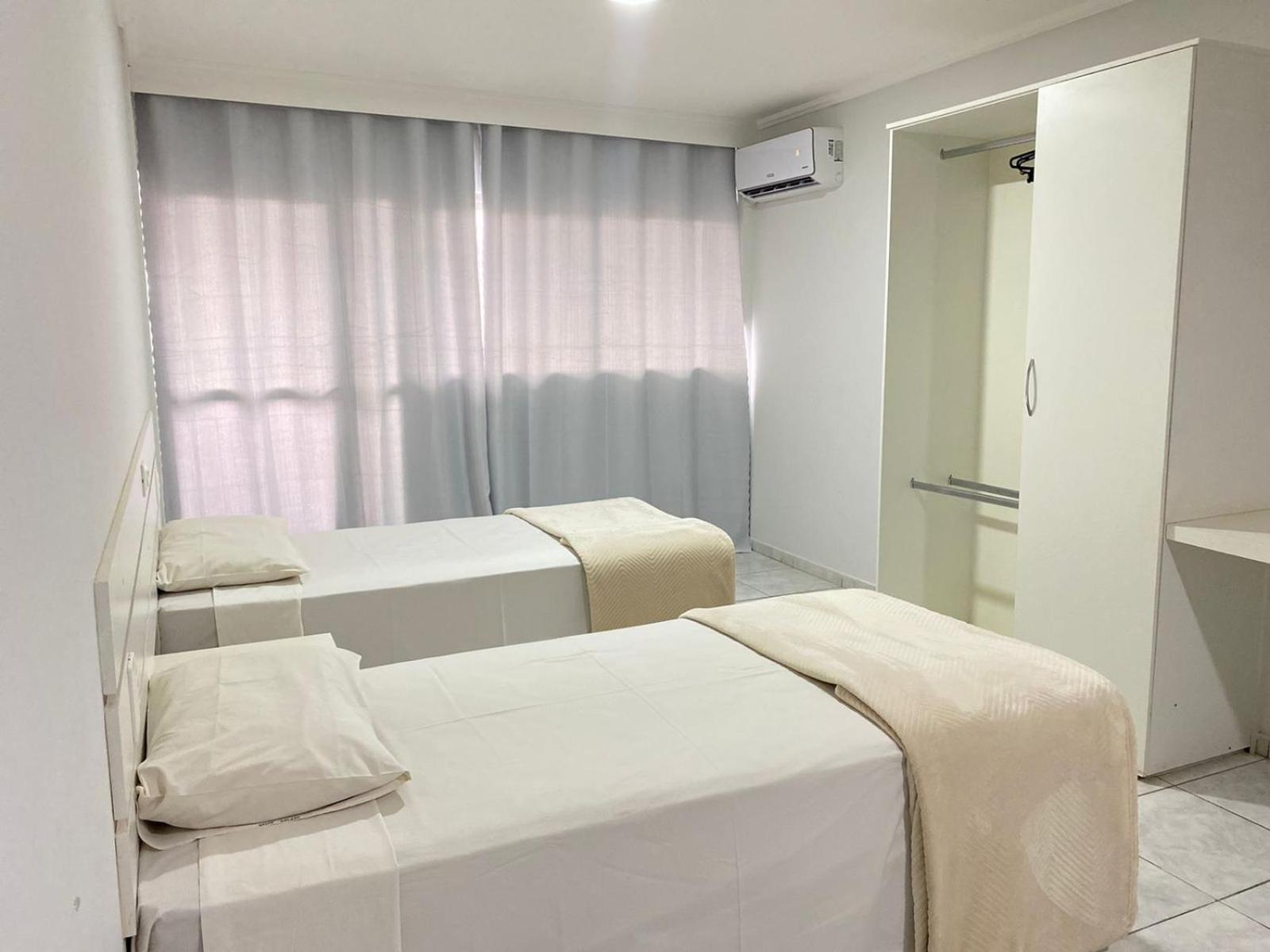 Suíte Luxo com 2 Camas de Solteiro