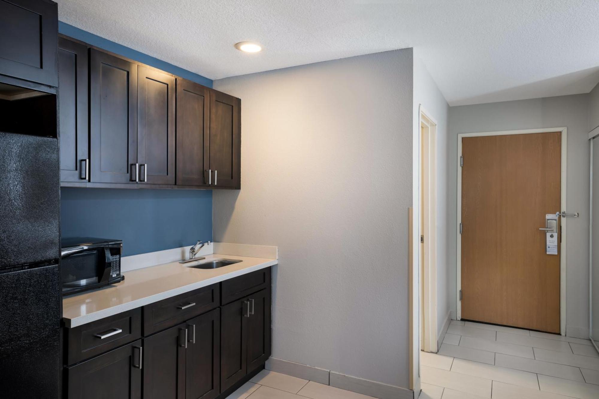 King Suite with Two King Beds and Kitchenette - Sofa Bed/Non-Smoking