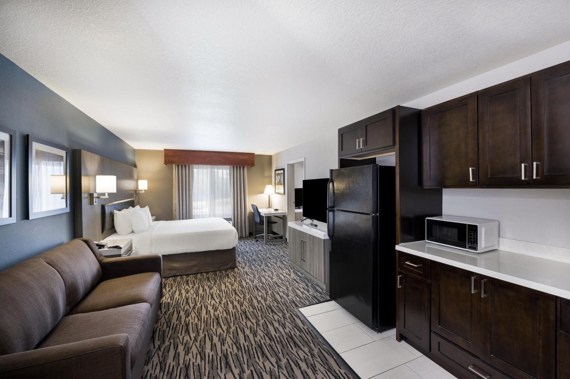 Suite with Two King Beds - Non-Smoking