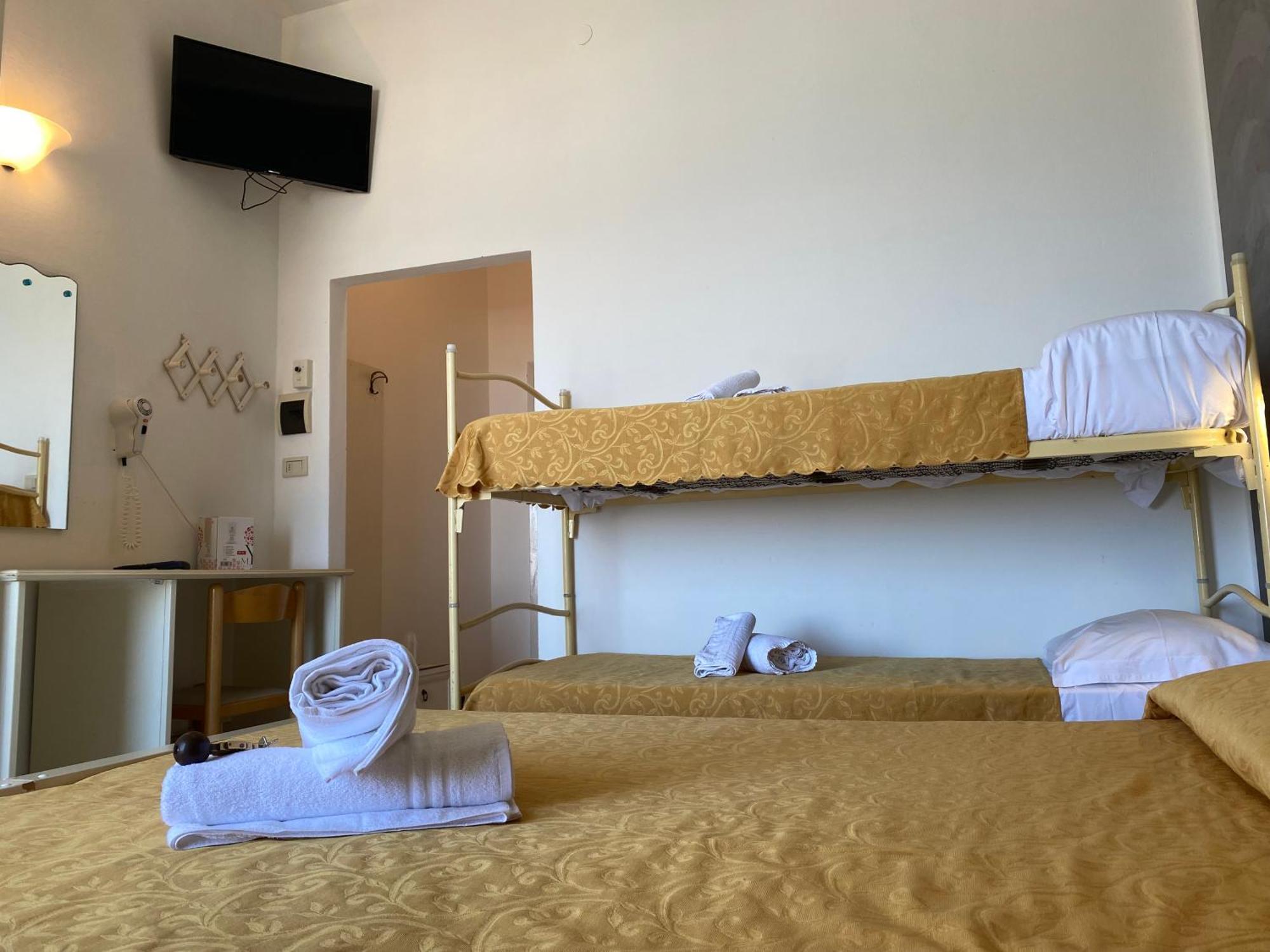 Quadruple Room with Mountain View,1364902268:JPEG