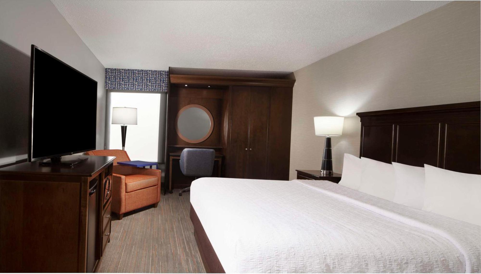 King Room with King Bed - Non-Smoking