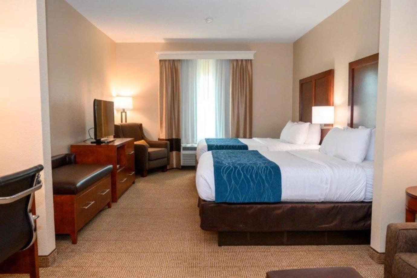 Superior Queen Room with Two Queen Beds and Tub - Non-Smoking