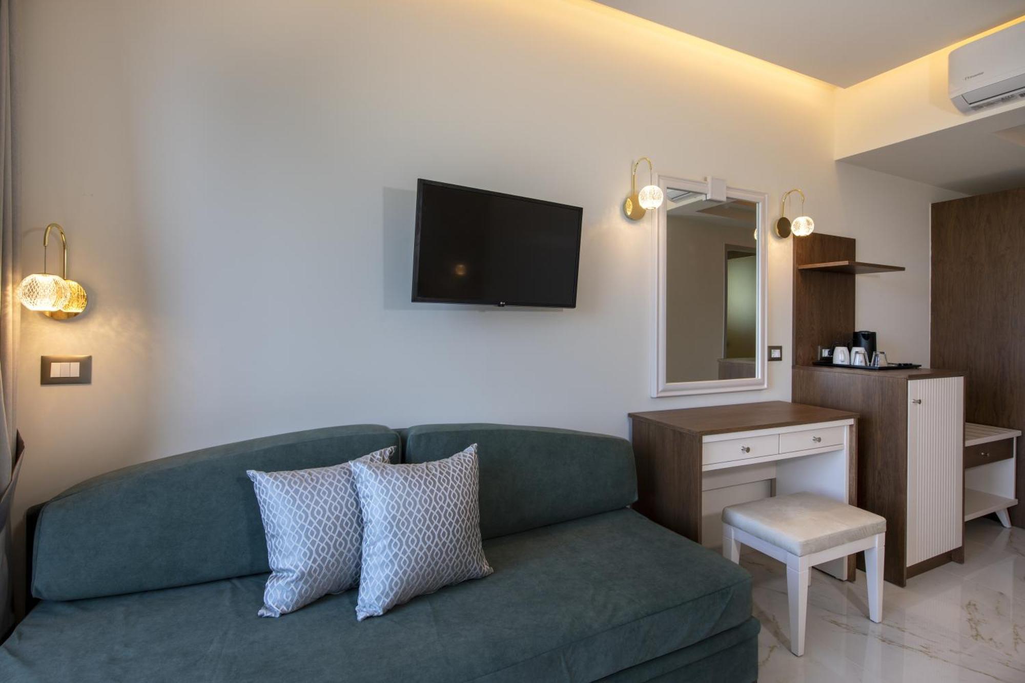 Single Room with Sea View-  in Main building