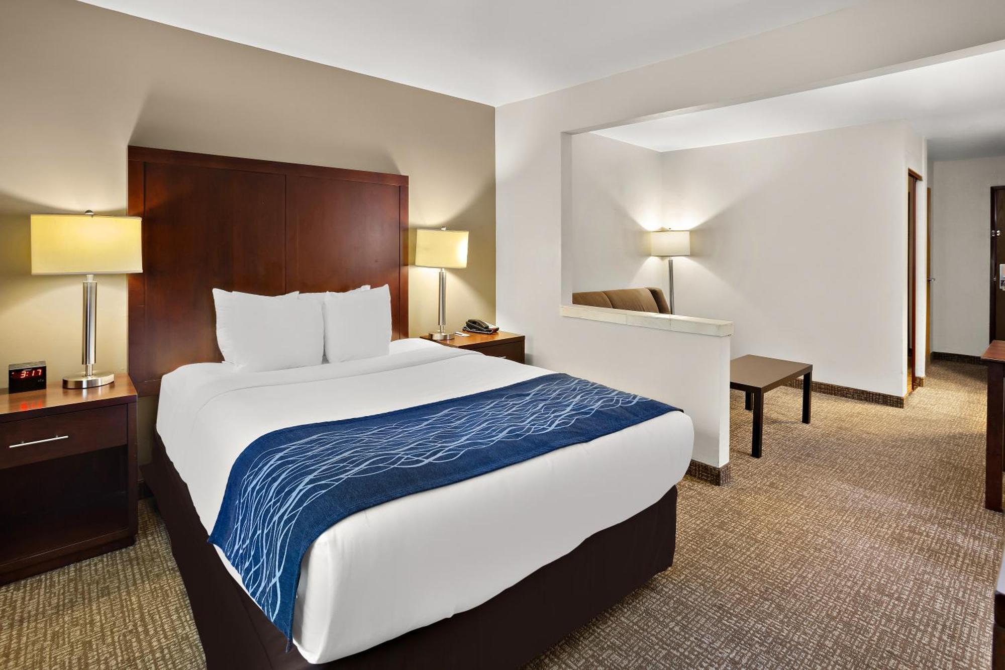 Queen Suite - Accessible/Non-Smoking
