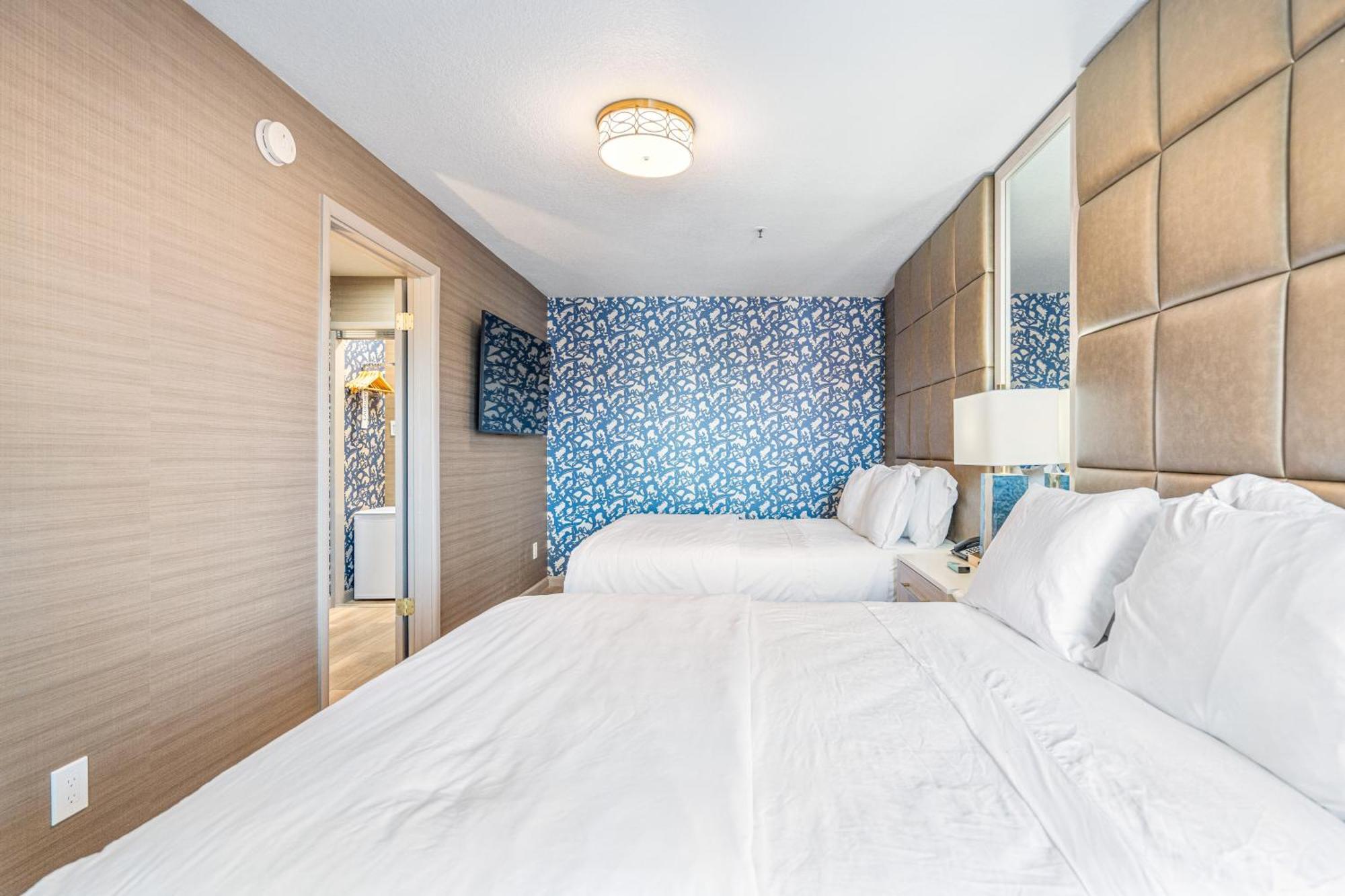 Queen Suite with 2 Queen Beds and Pool View