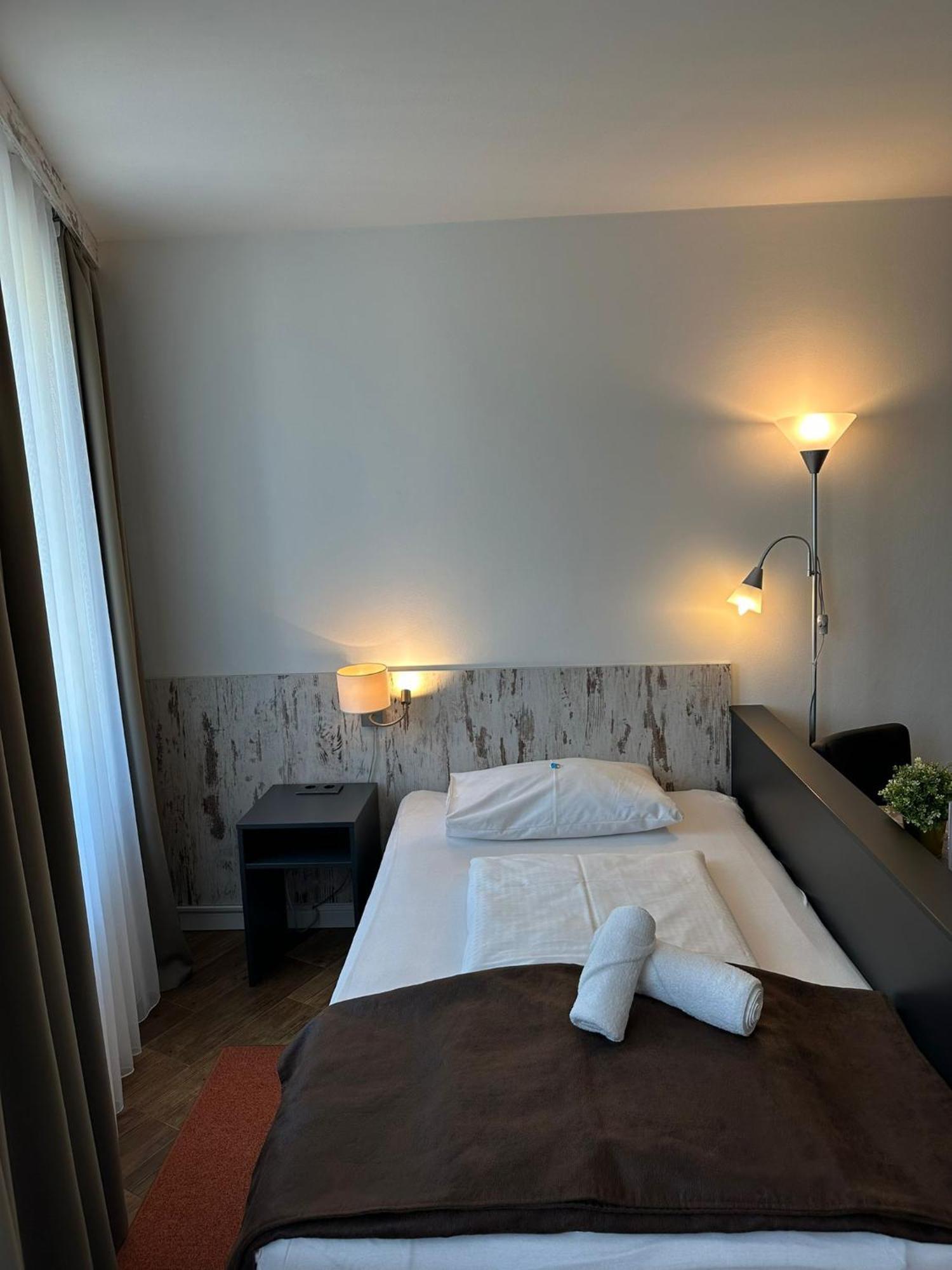 Single Room,1543024891:JPEG