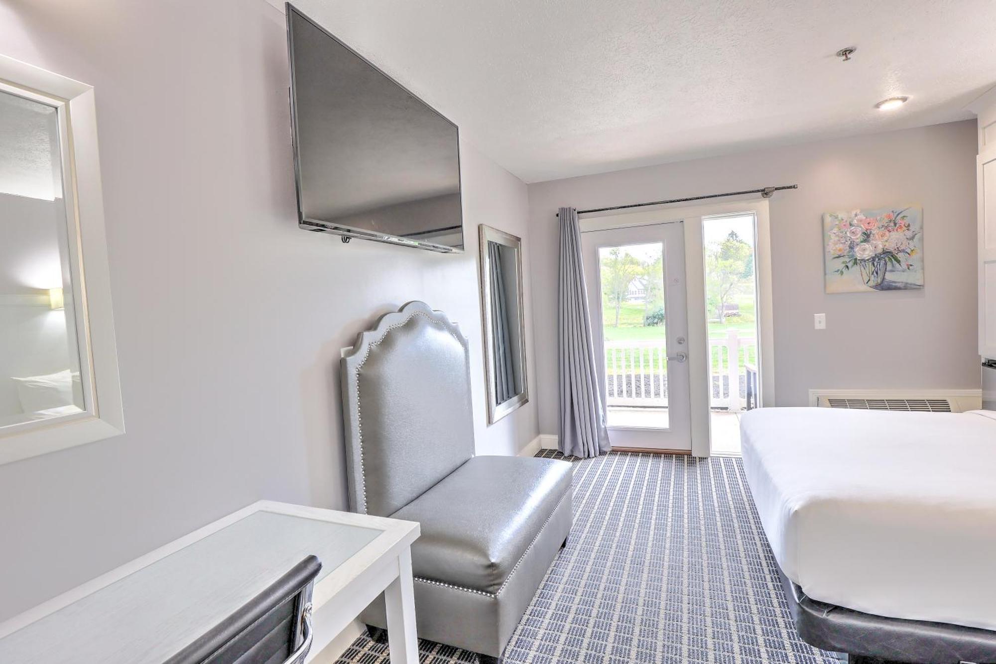 Deluxe Queen Room with Two Queen Beds