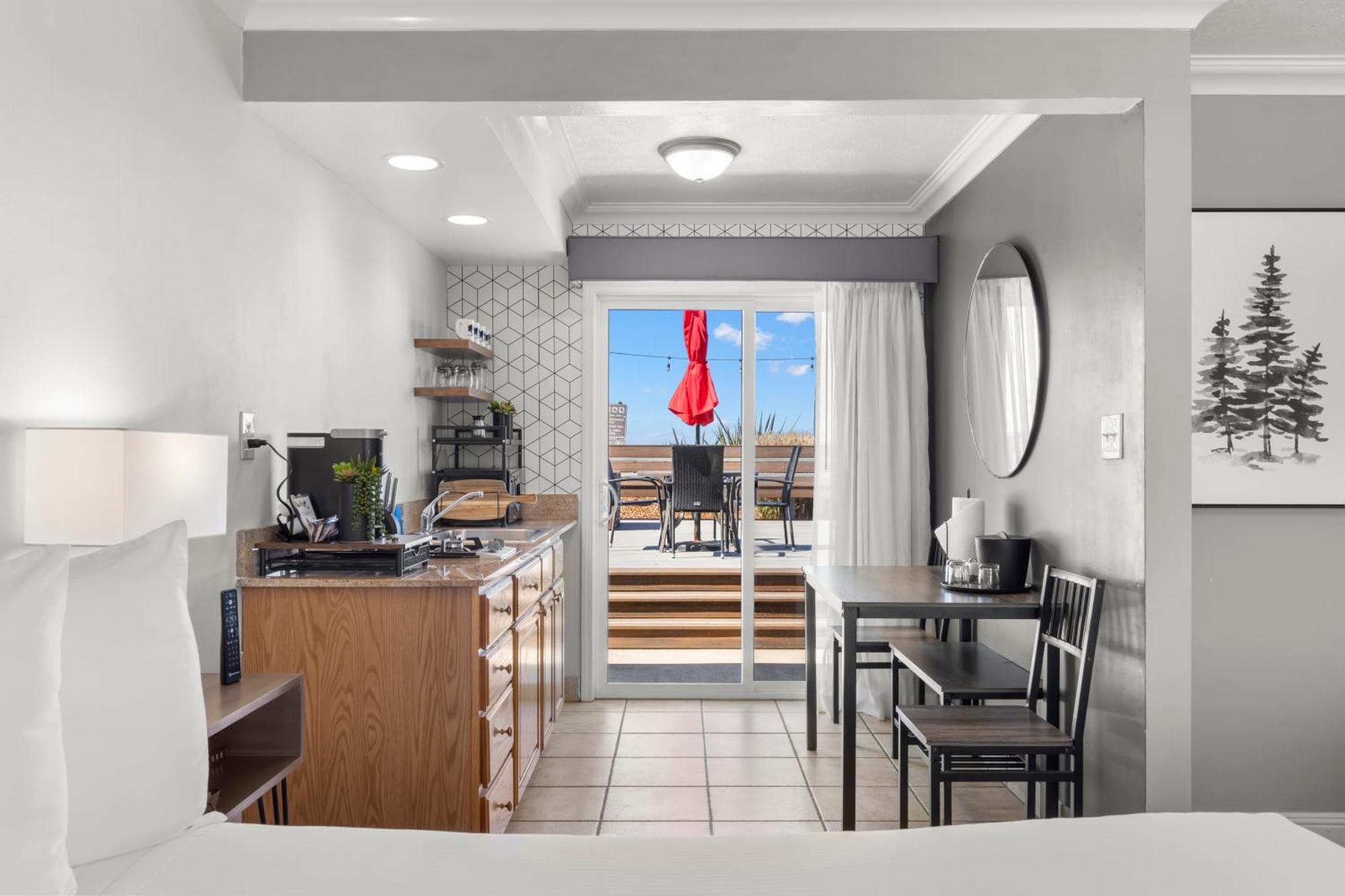 Kitchenette Room with Ocean View - (Pet Friendly),1543367467:JPEG