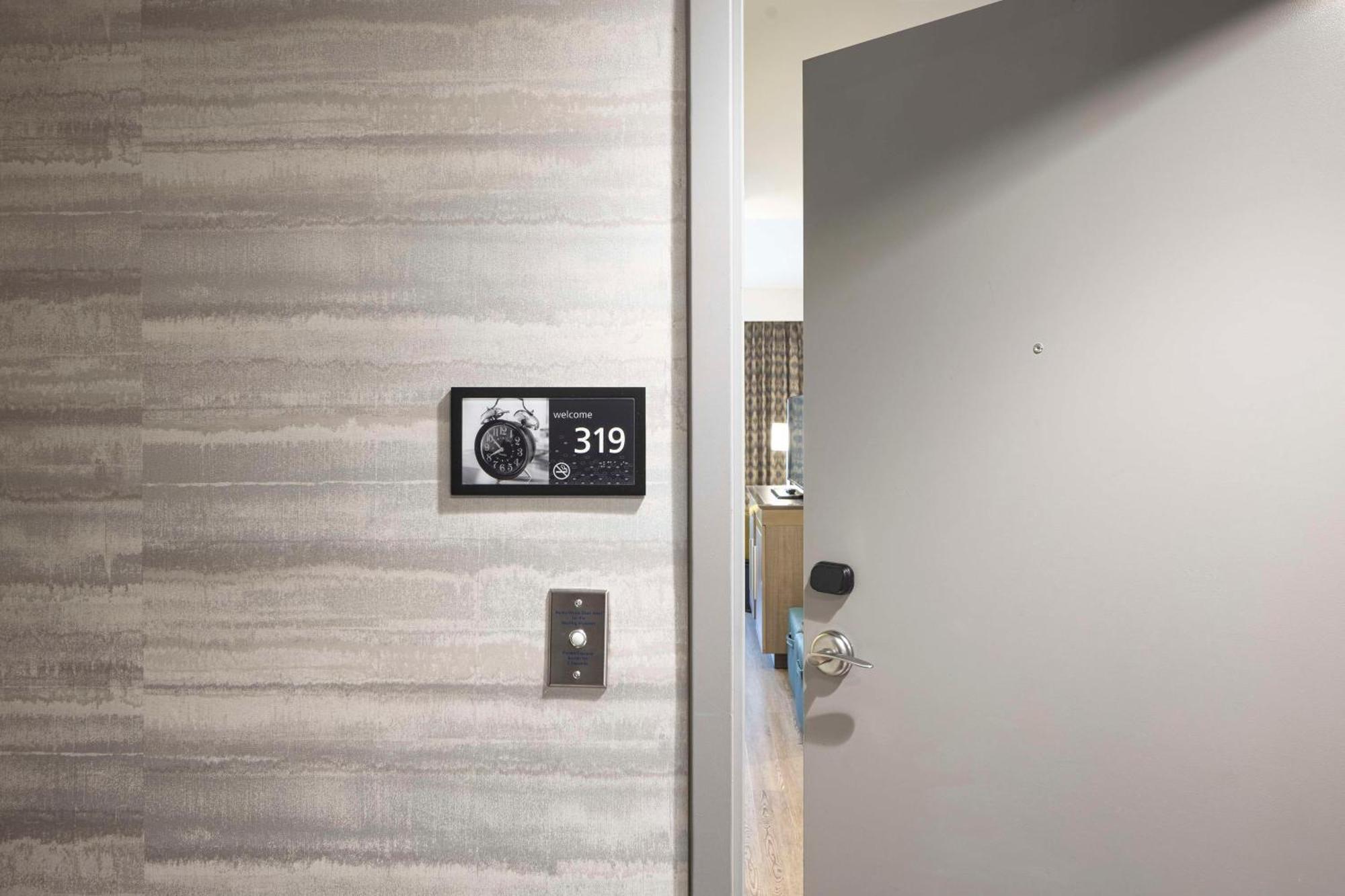 King Room - Hearing Access/Non-Smoking