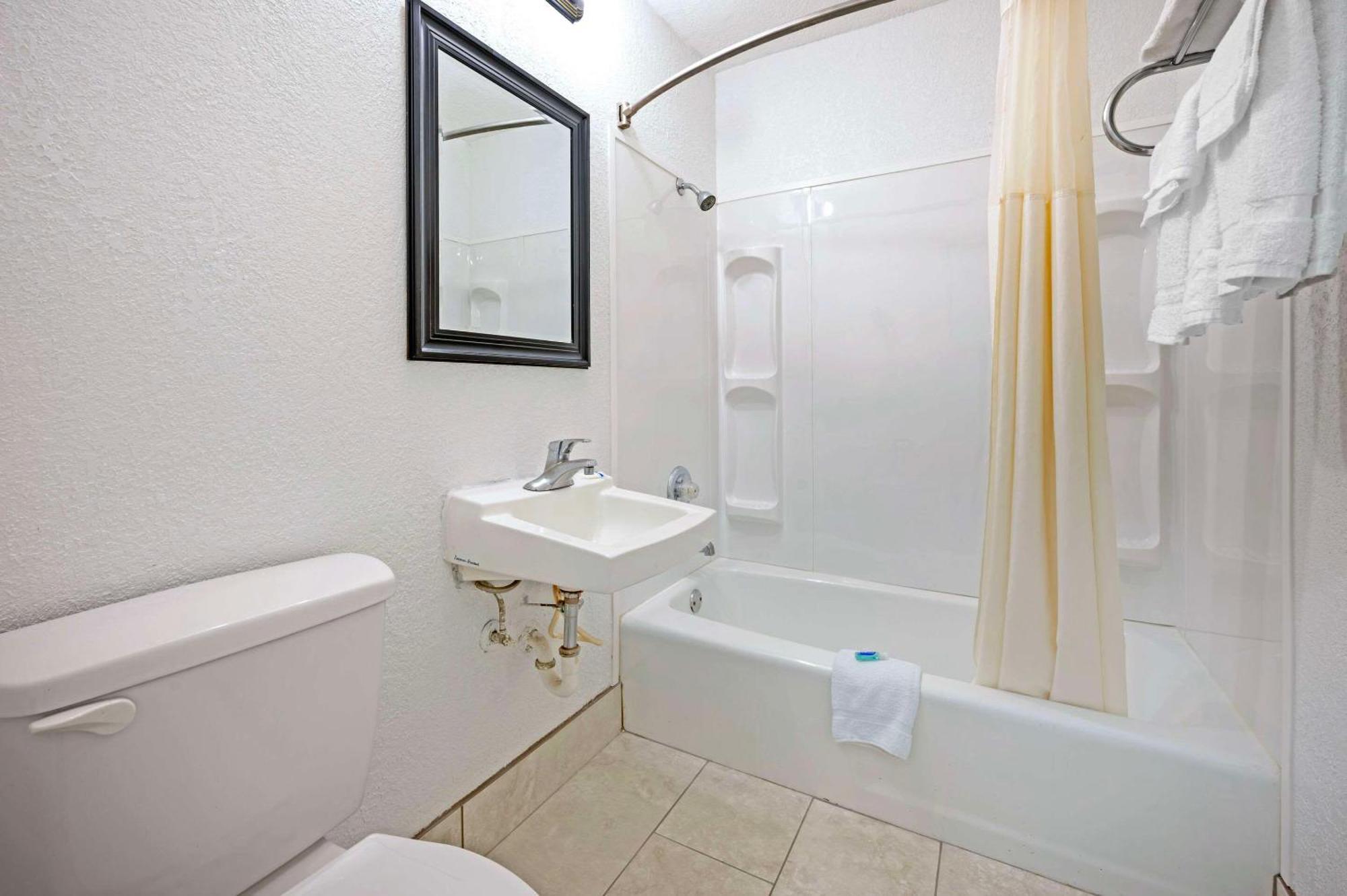 Double Room with Two Double Beds - Non-Smoking