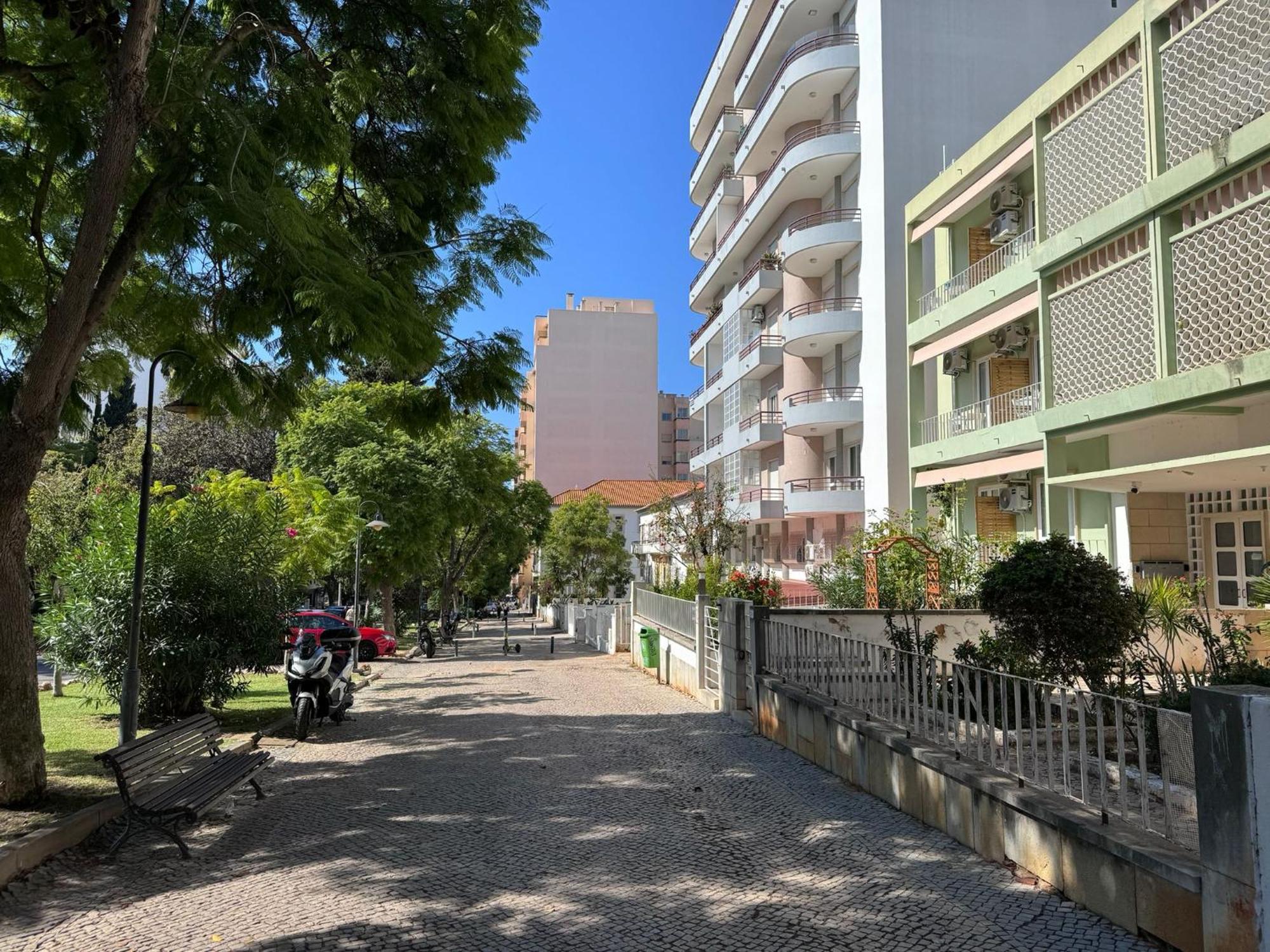 Quarto Triplo com Casa de Banho Partilhada