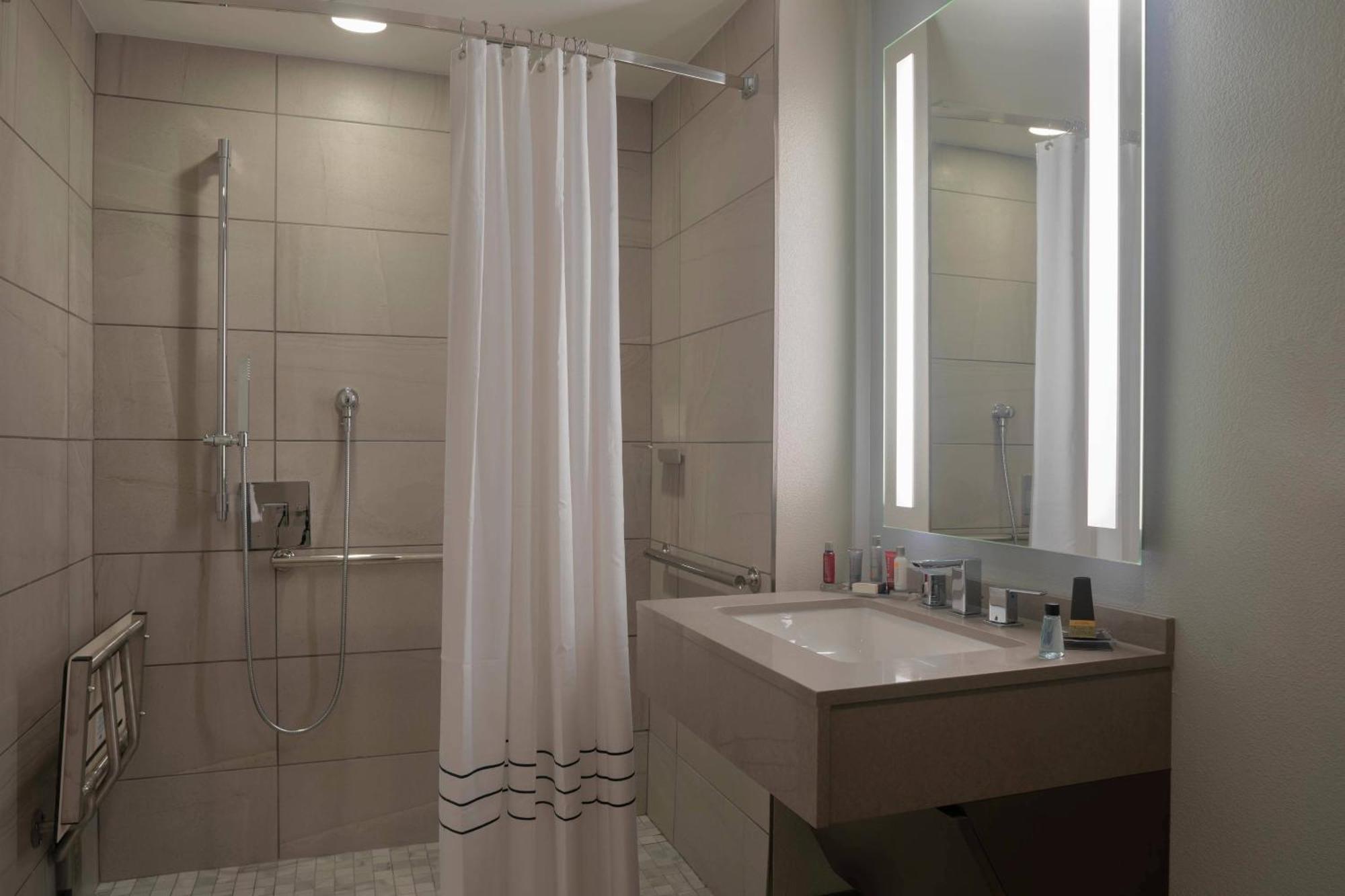 Guest Room, Queen, City View, Top Floor