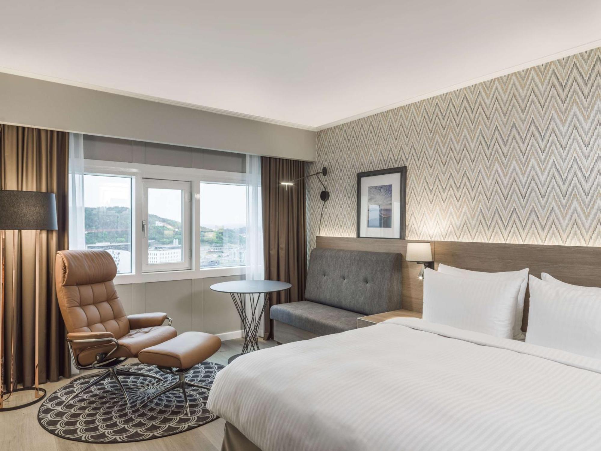 Premium Room with Panoramic City View,1545587263:JPEG