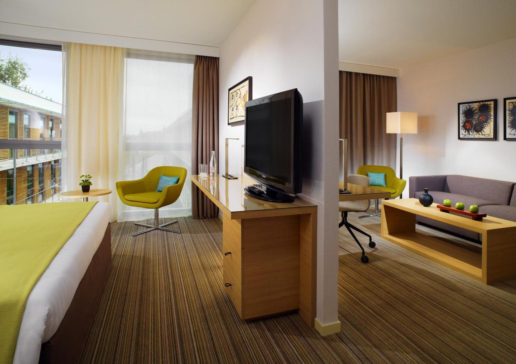 Courtyard Suite, 1 Bedroom 2 room Suite, 1 King,1632250692:JPEG