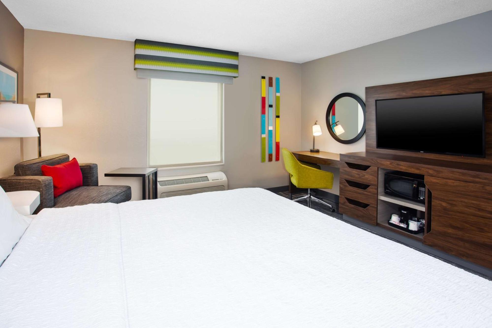 King Room with King Bed - Non-Smoking