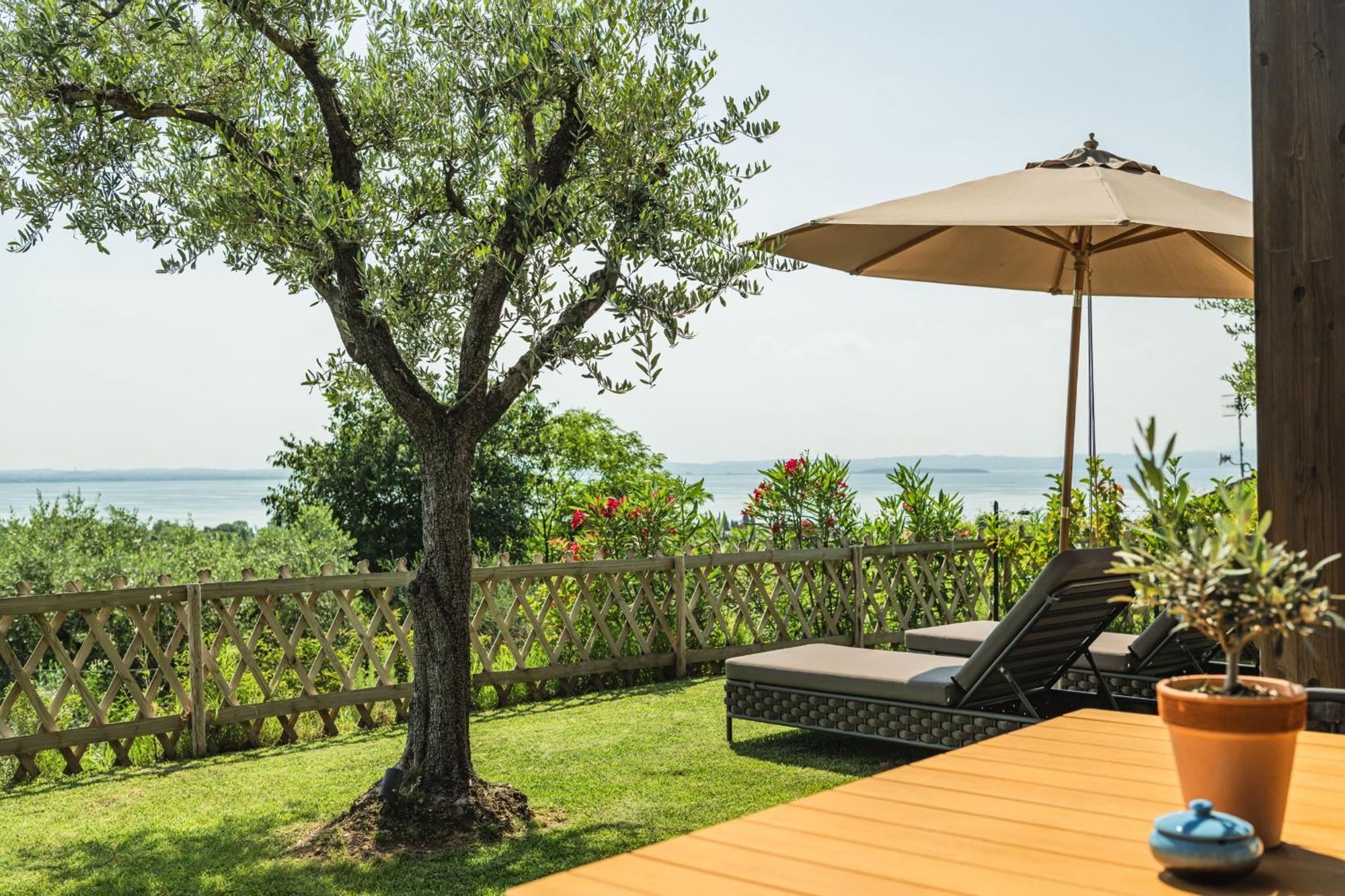 Suite with Lake View,1549775524:JPEG