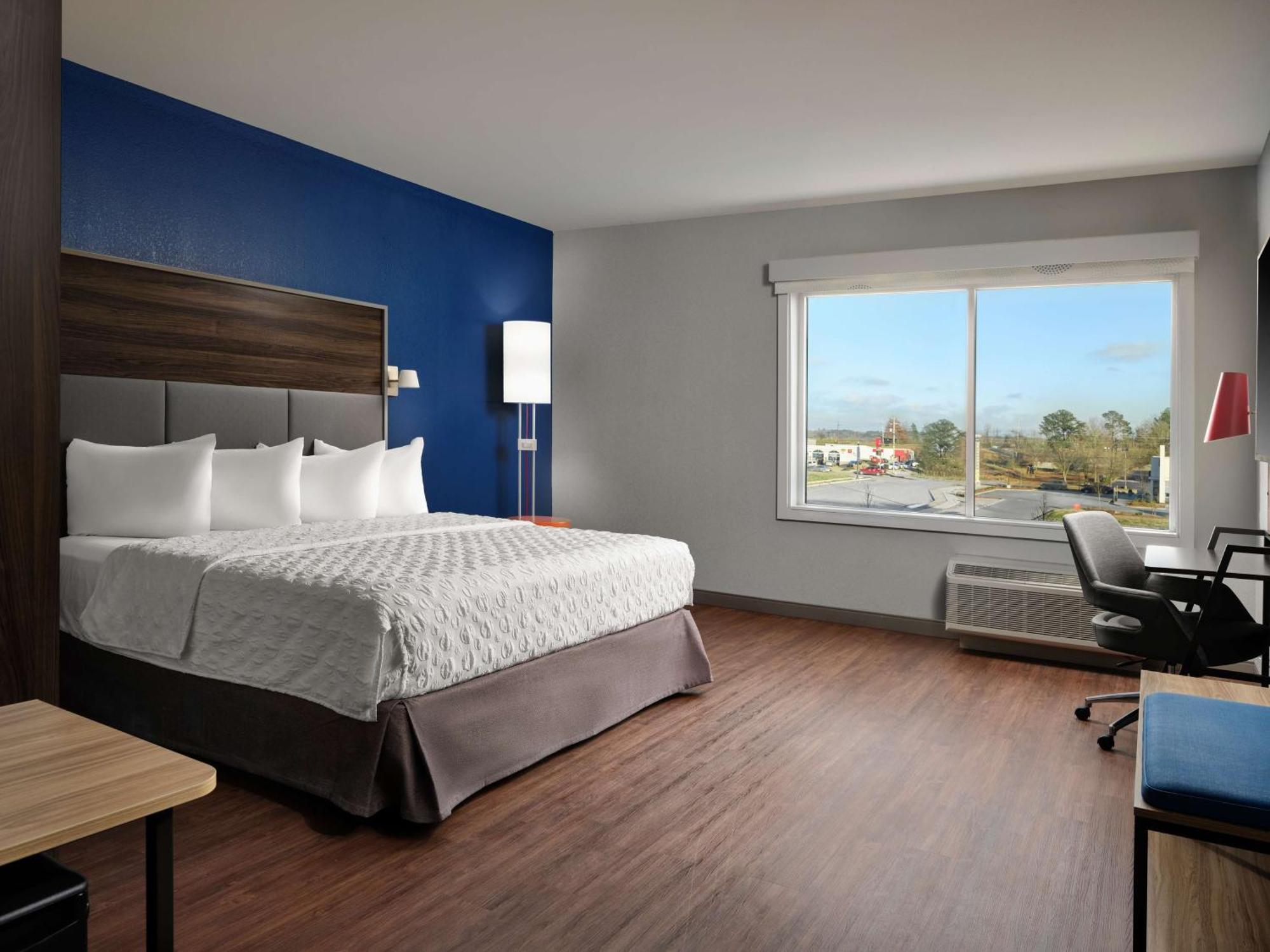 King Room with Bath Tub - Mobility Access