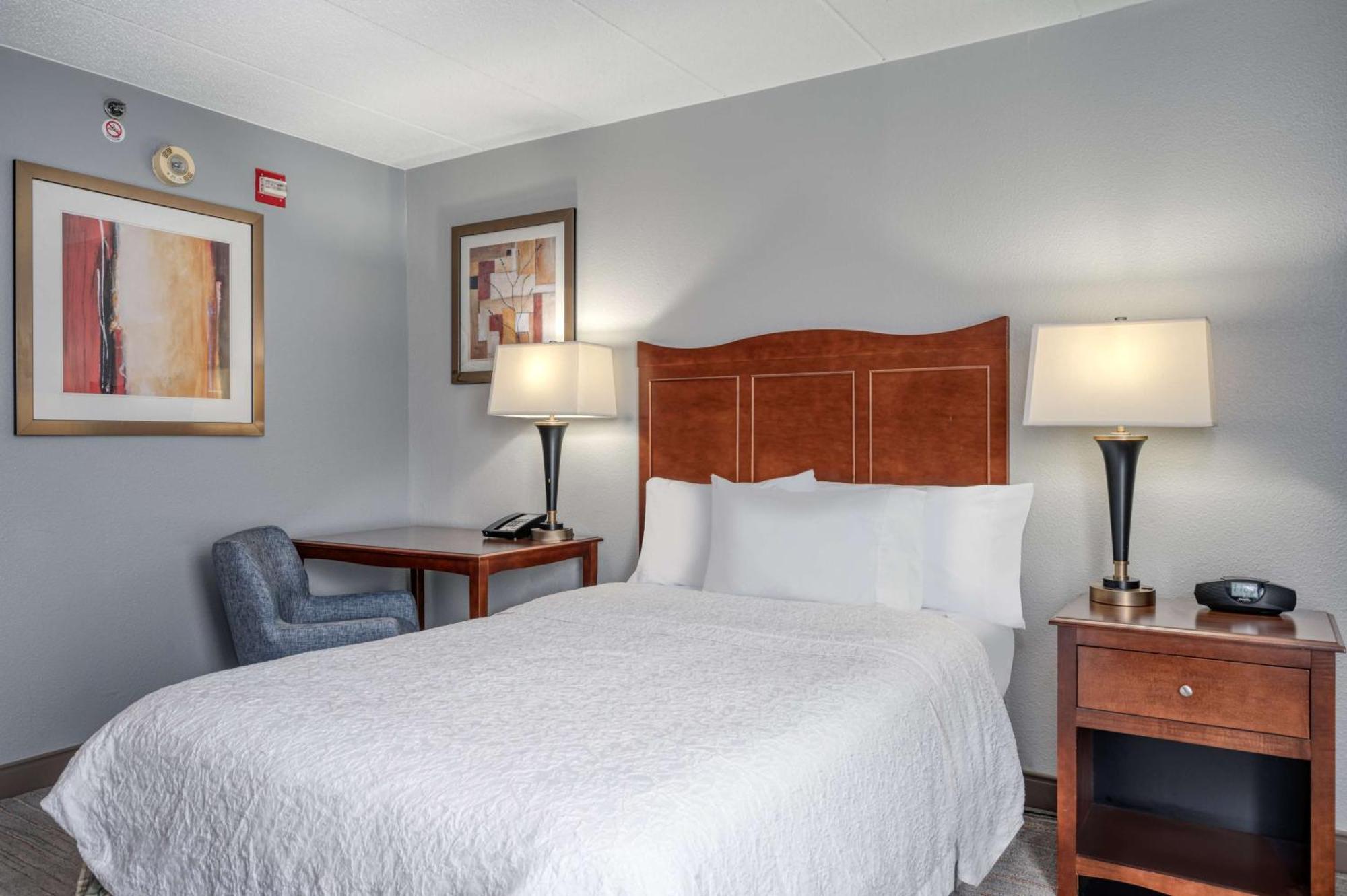 Double Room with Tub - Mobility Accessible/Non-Smoking
