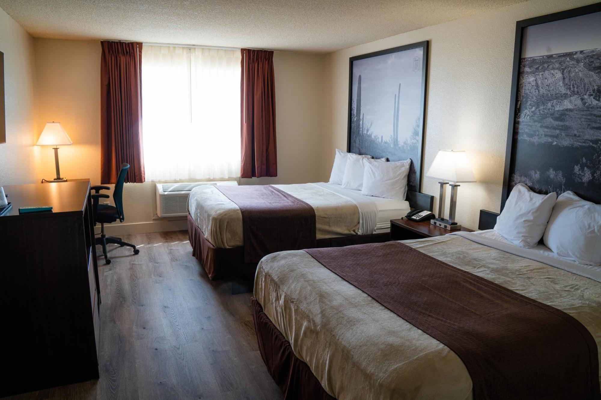 Queen Room with Two Queen Beds and Bath Tub - Mobility Accessible/Non-Smoking