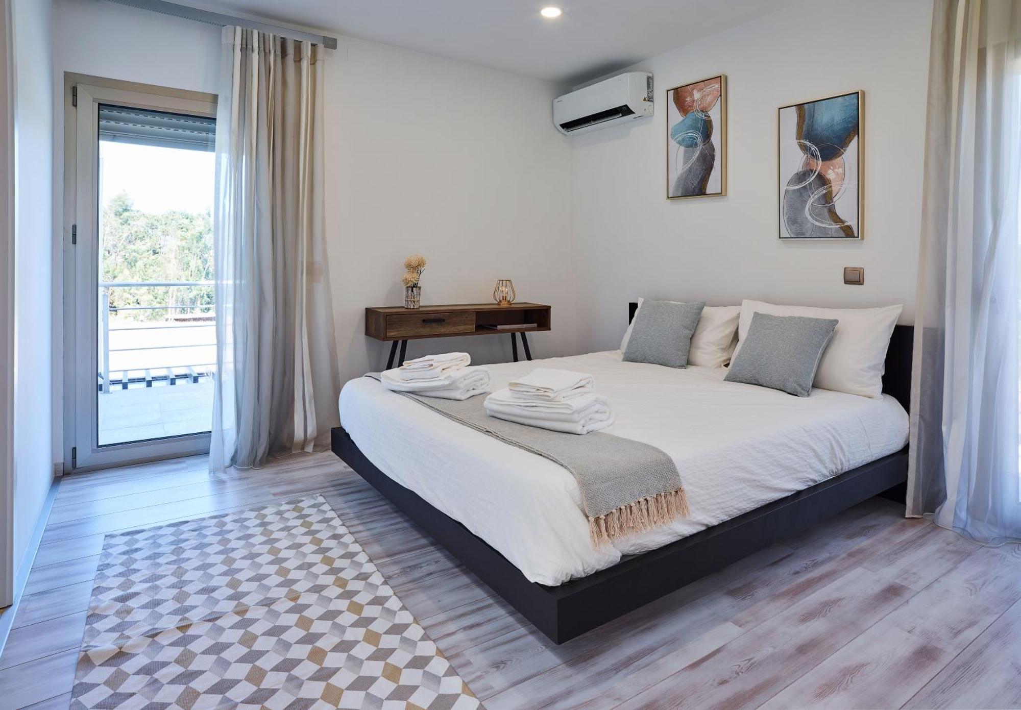 Double Room with Balcony (2 Adults + 1 Child),1466638730:JPEG